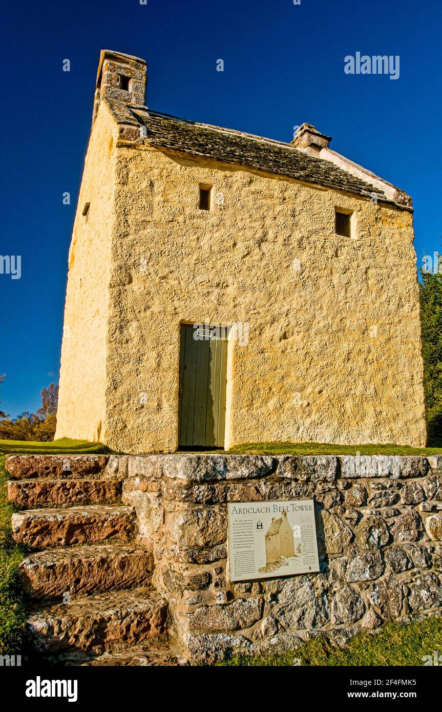 La tour historique de la cloche d'Ardclach située dans la vallée de Findhorn à neuf milles au sud de la ville de Nairn, à la sortie de la route A939. Banque D'Images