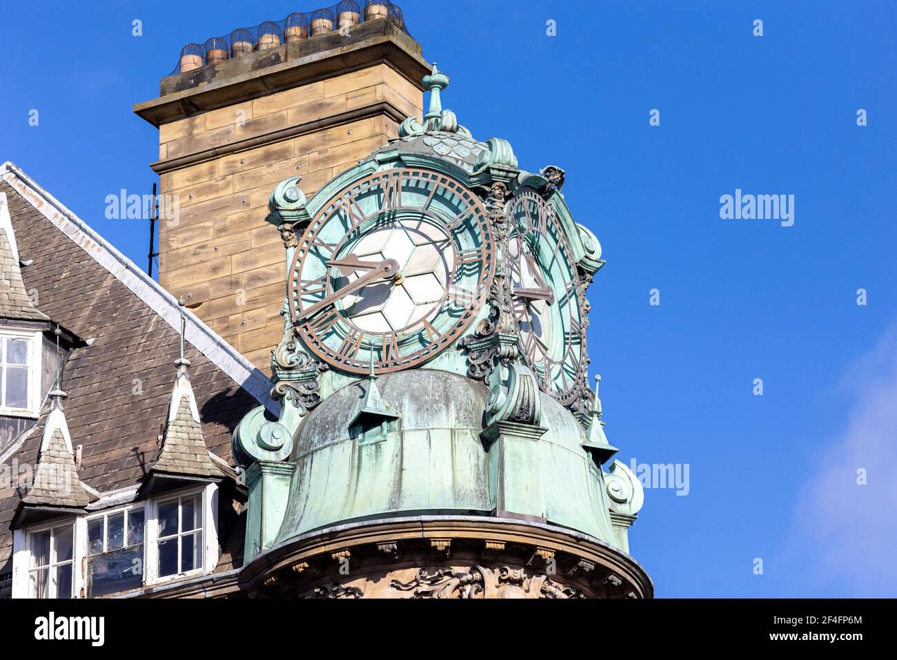 Newcastle upon Tyne UK: 13 mars 2021: Grainger Street Gray's Monument. Gros plan sur la décoration du bâtiment et la tour de l'horloge. Emerson Chambers Newcastle (eau Banque D'Images