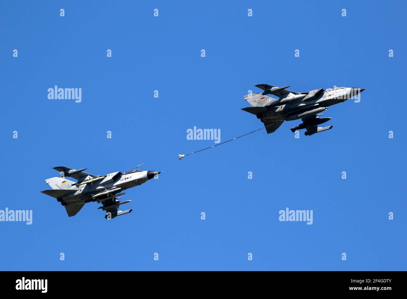 L'Armée de l'Air allemande Panavia Tornado bombardiers ravitaillements aériens au-dessus de l'Allemagne. 13 juin 2019 Banque D'Images