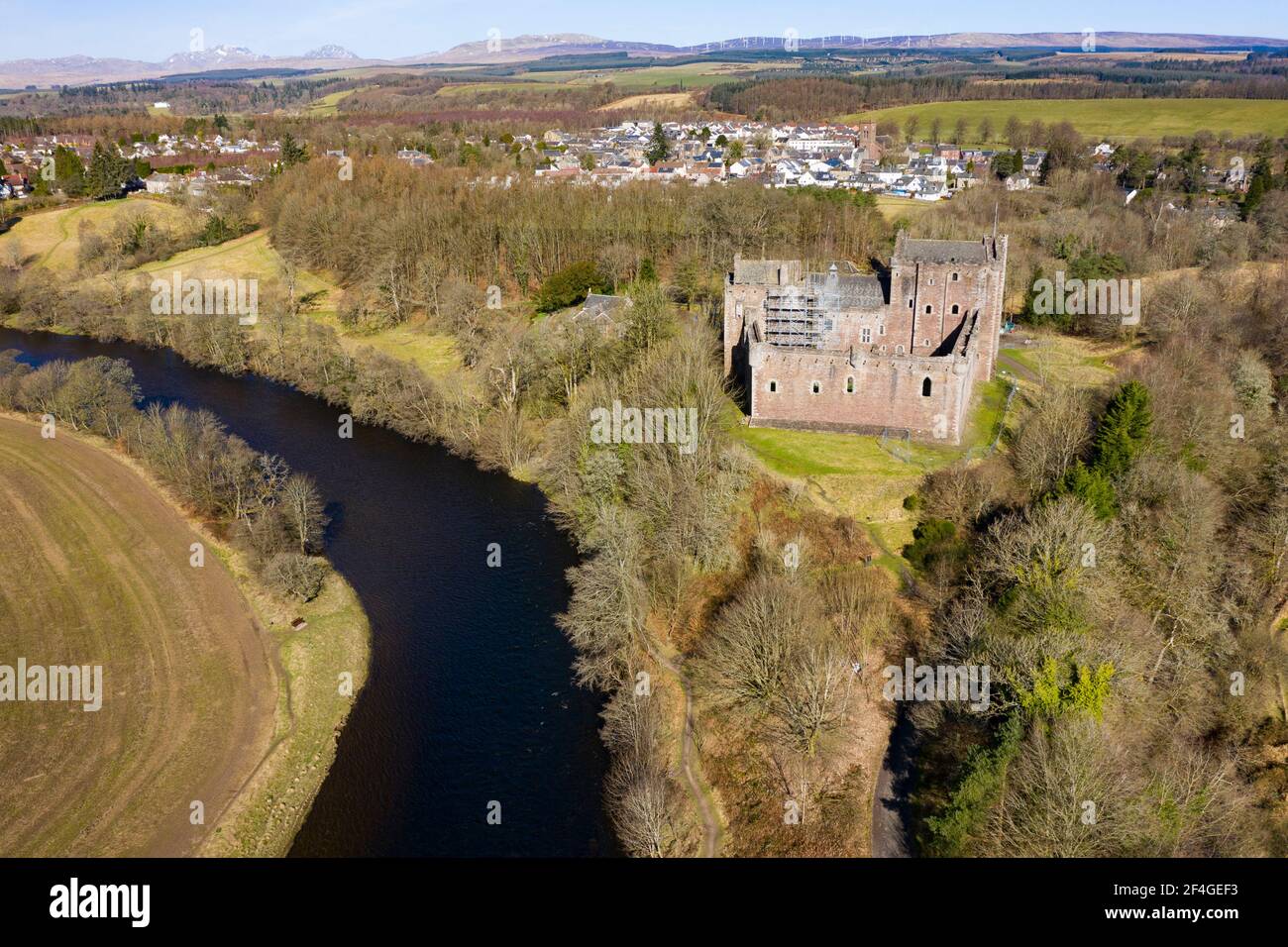 Vue aérienne du château de Doune au-dessus de la rivière Teith près de Doune, quartier de Stirling, centre, Écosse, Royaume-Uni Banque D'Images