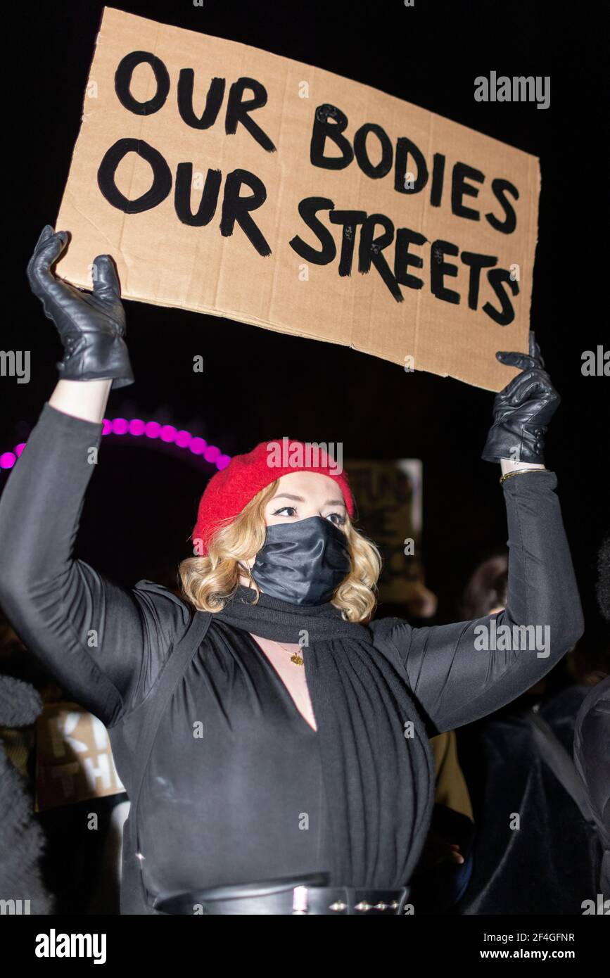 Protestation contre le nouveau projet de loi et l'oppression des femmes, New Scotland Yard, Londres, 16 mars 2021 Banque D'Images