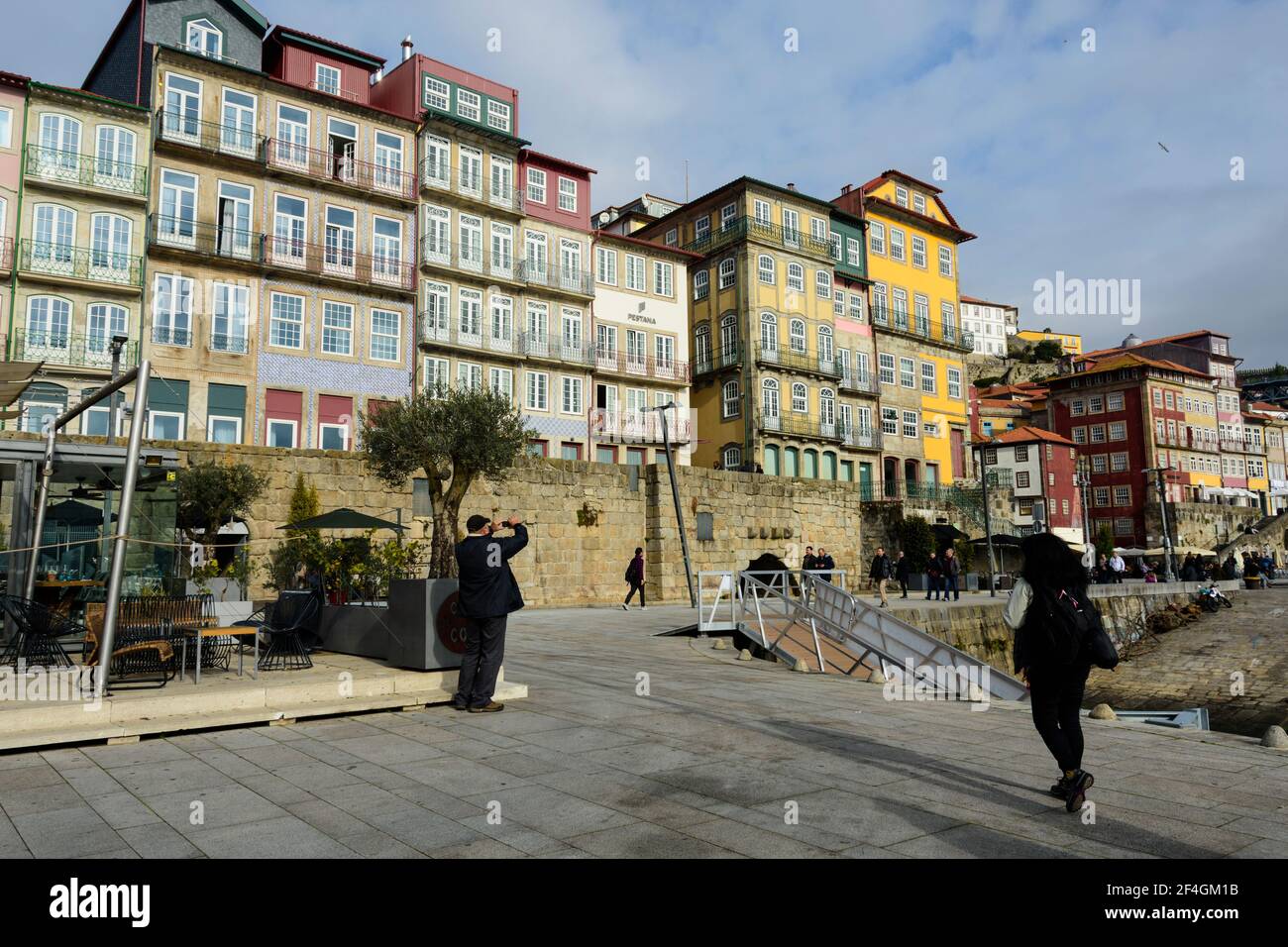 Le Cais da Ribeira à Porto, Portugal Banque D'Images