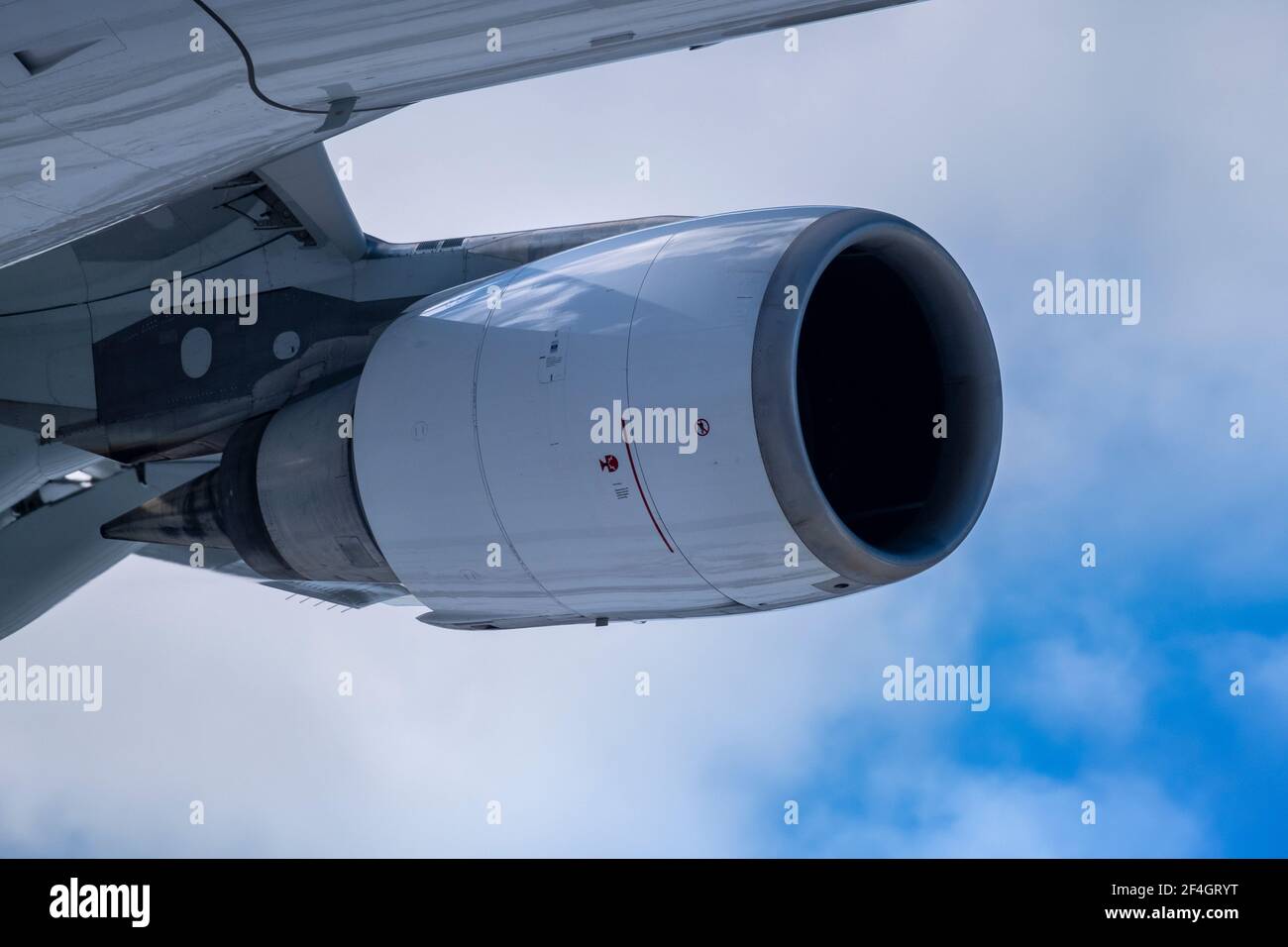 Helsinki / Finlande - 19 MARS 2021 : un gros plan d'un moteur turbojet d'un avion moderne Banque D'Images