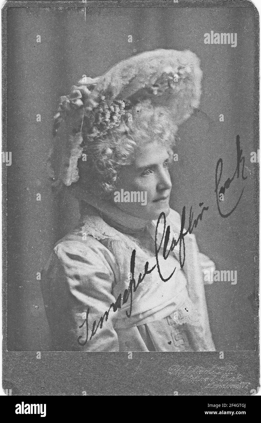 Carte de cabinet avec un portrait signé, de la poitrine vers le haut, de Tennessee (tennie C) Claflin, suffragiste, courtier en bourse, et soeur de Victoria Woodhull, 1900. Photographie par Emilia van Beugen. () Banque D'Images