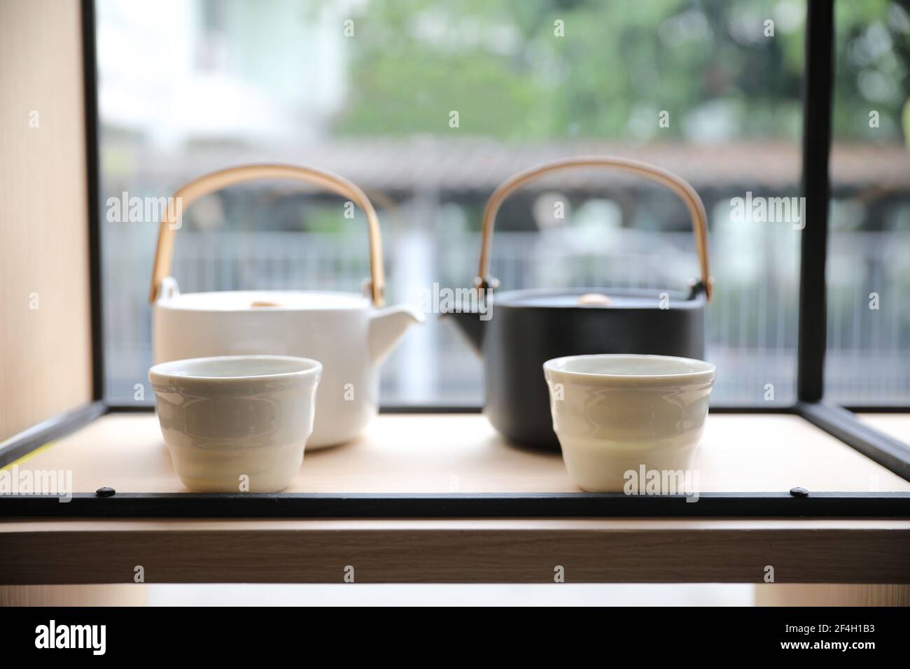 Coupe japonaise sur fond de bois Banque D'Images