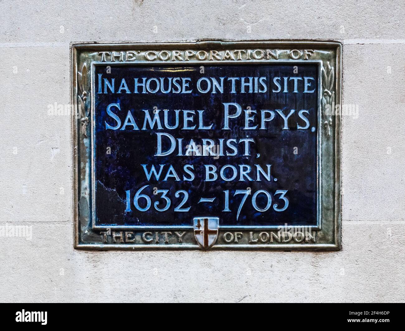 Samuel Pepys plaque commémorative sur Salisbury Court, Fleet Street, London. "Dans une maison sur ce site Samuel Pepys, journal intime, est né 1632-1703' Banque D'Images
