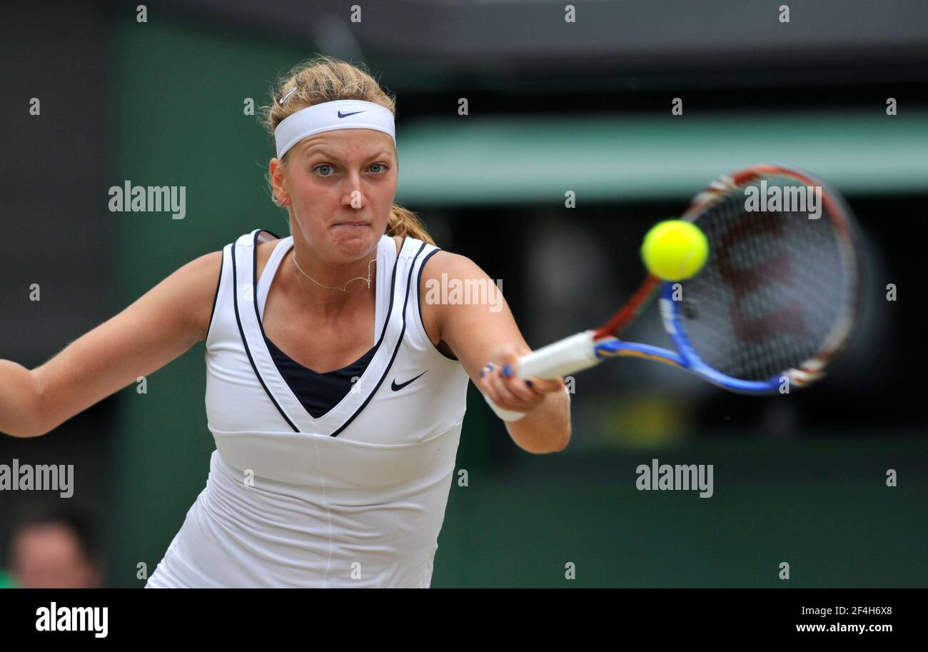 WIMBLEDON 2011. LA DEMI-FINALE DE LA FEMME. VICTORIA AZARENKA V. PETRA KVITOVA. PETRA KVITOVA. 30/6/2011. PHOTO DAVID ASHDOWN Banque D'Images