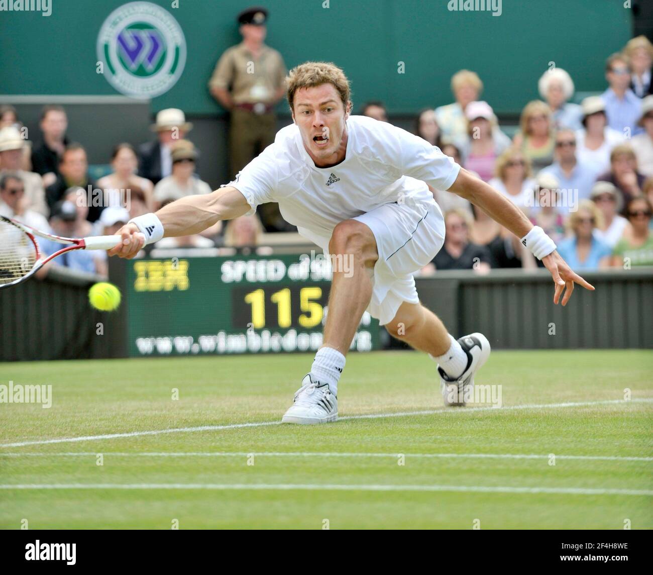 CHAMPIONNATS DE TENNIS DE WIMBLEDON 2008. 3E JOUR 25/6/2008 M.SAFIN PENDANT SON MATCH AVEC N.DJOKOVIC. PHOTO DAVID ASHDOWN Banque D'Images