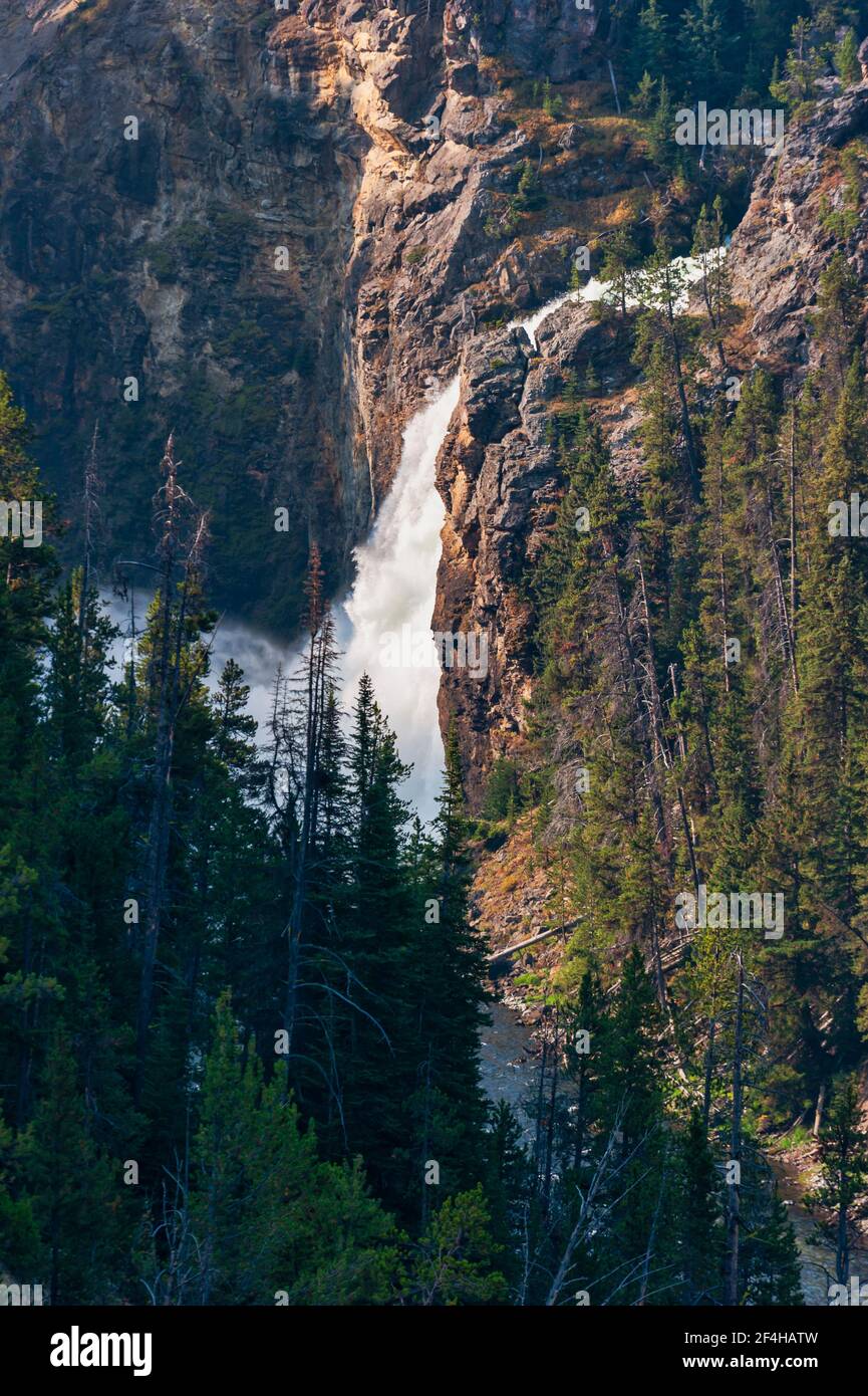 Tower Falls situé dans le parc national de Yellowstone, États-Unis. Photo de haute qualité Banque D'Images