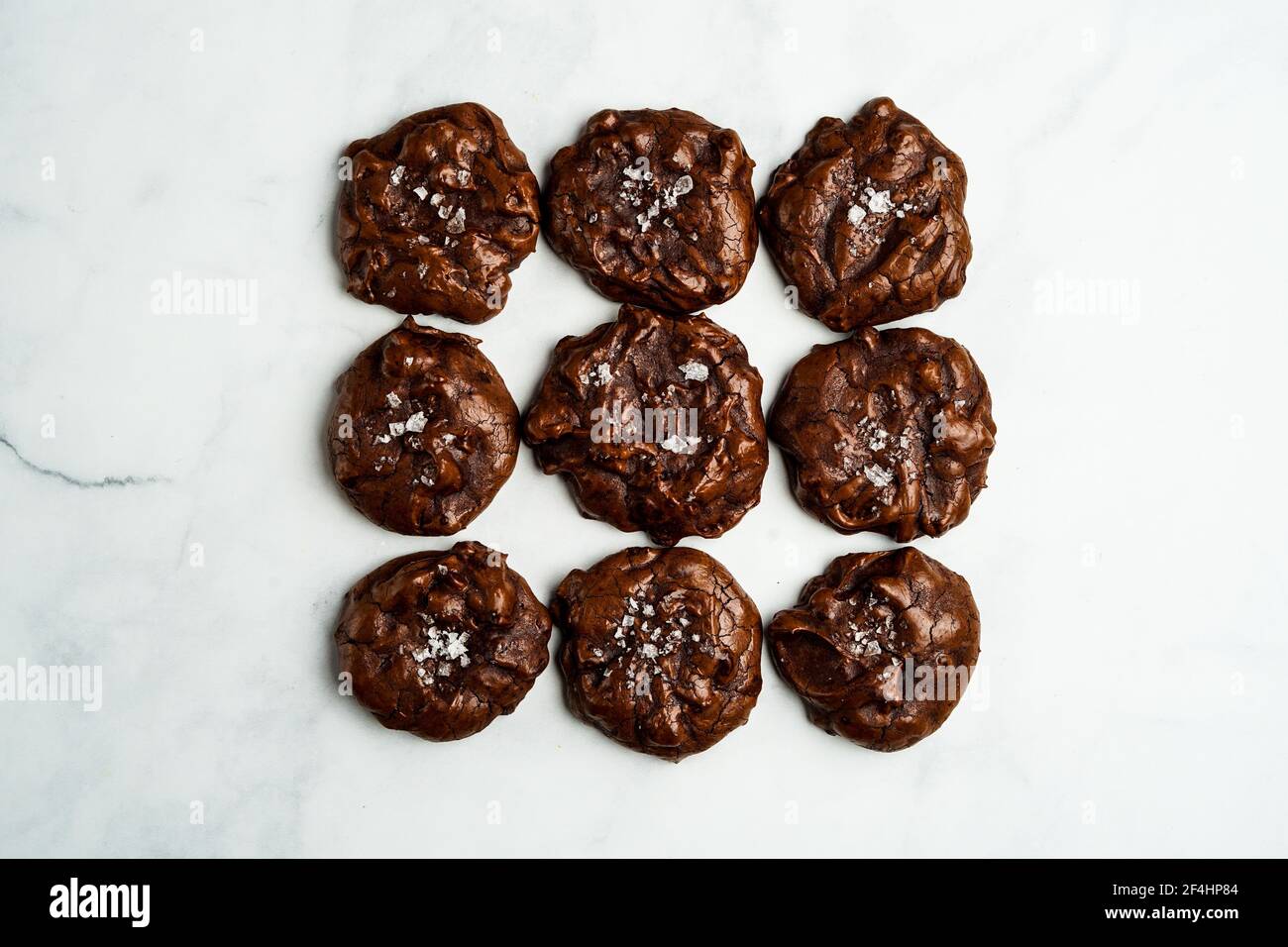 Biscuits au chocolat sans farine avec sel de mer Banque D'Images