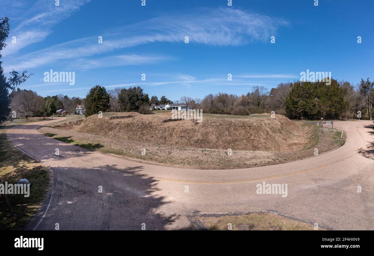 Vue rapprochée des terrassements de fort Hoke avec des trous de canons À Richmond, la ligne de défense de la Virginie a protégé la ville confédérée de la force du raccord Banque D'Images