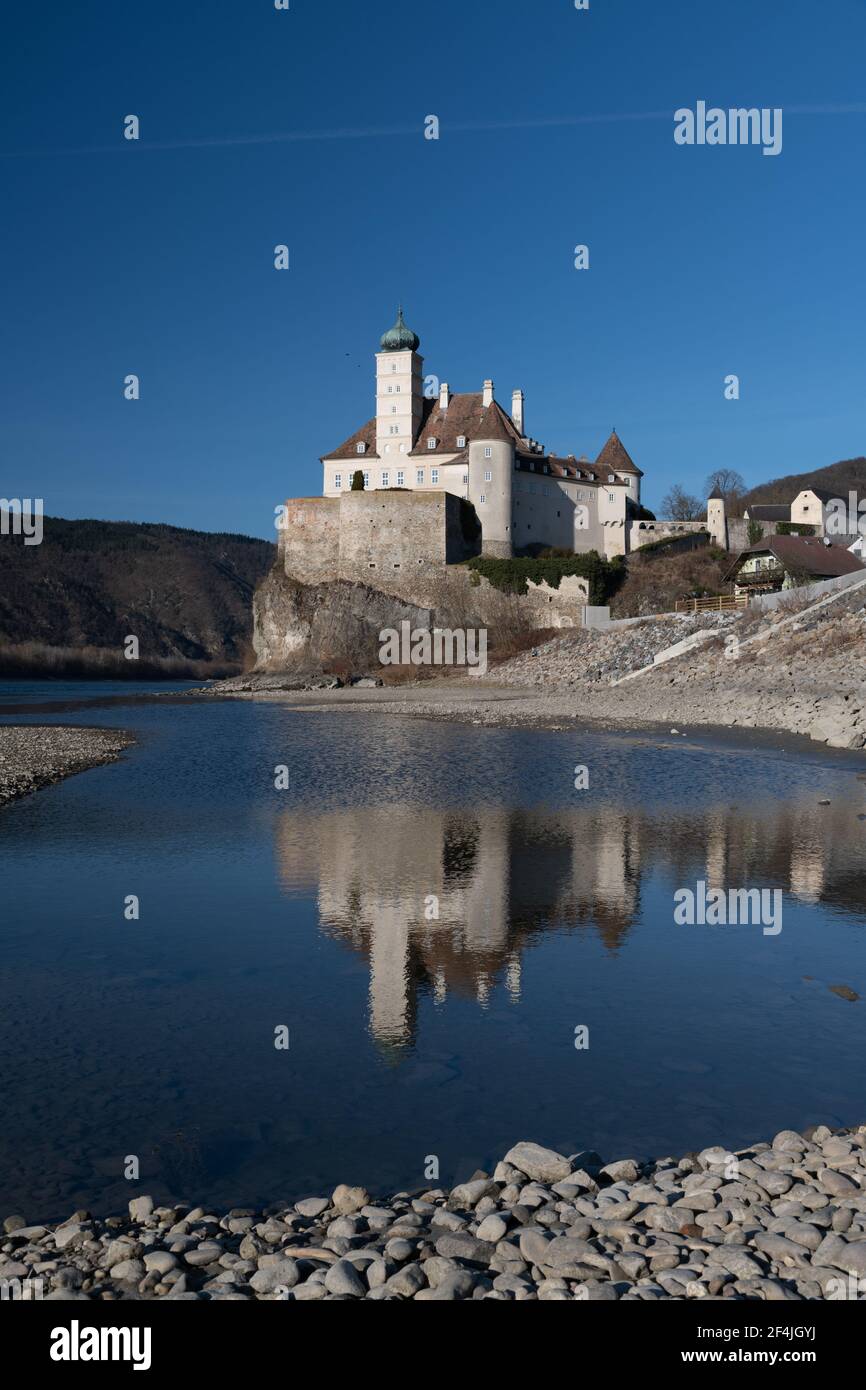 Château de Schoenbuehel sur le Danube près de Melk, Autriche Banque D'Images Château de Schoenbuehel sur le Danube près de Melk, Autriche Banque D'Images