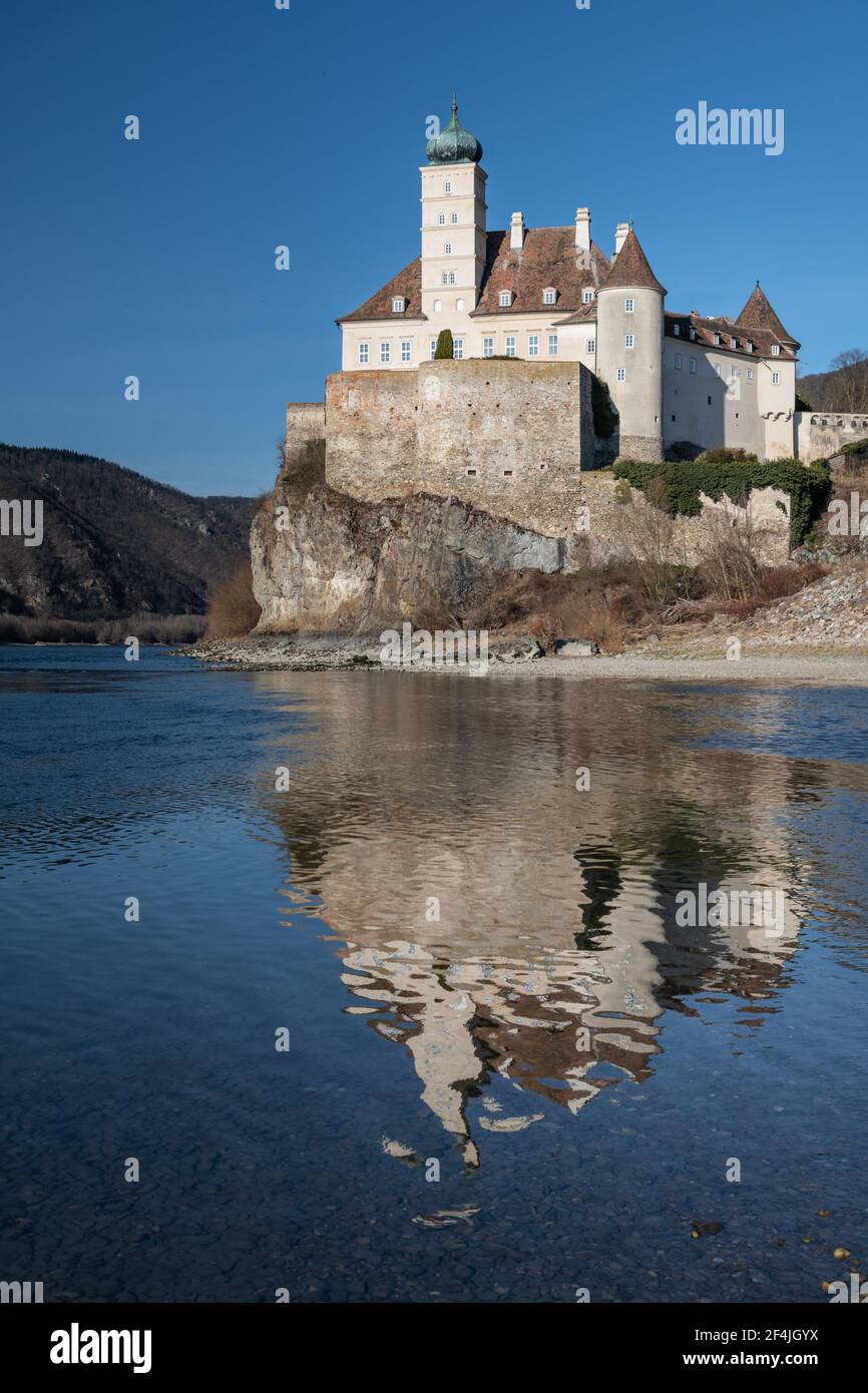 Château de Schoenbuehel sur le Danube près de Melk, Autriche Banque D'Images Château de Schoenbuehel sur le Danube près de Melk, Autriche Banque D'Images