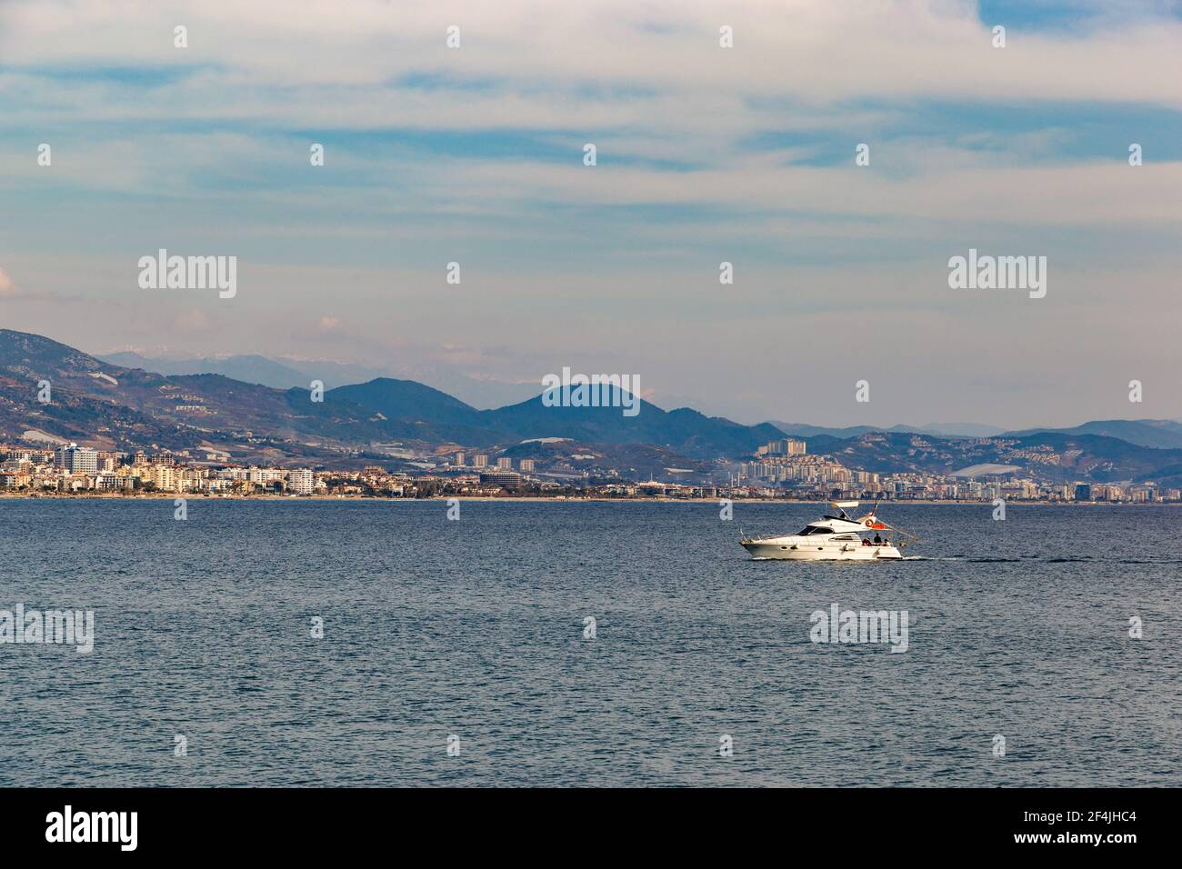 Bateau de plaisance dans la mer Méditerranée. Banque D'Images