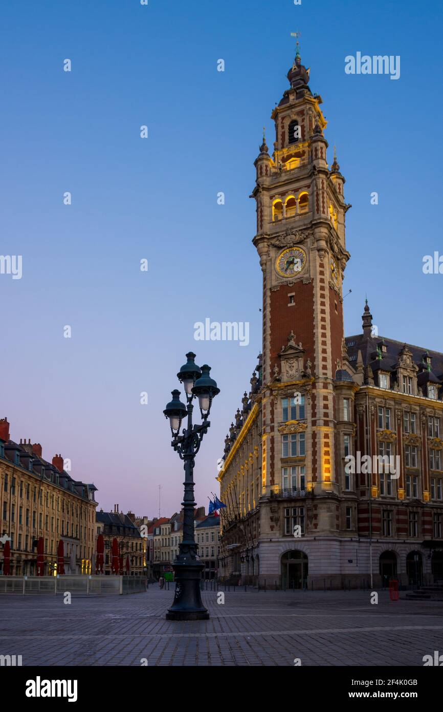 Lille, lever du soleil sur le beffroi, Flandre française Banque D'Images