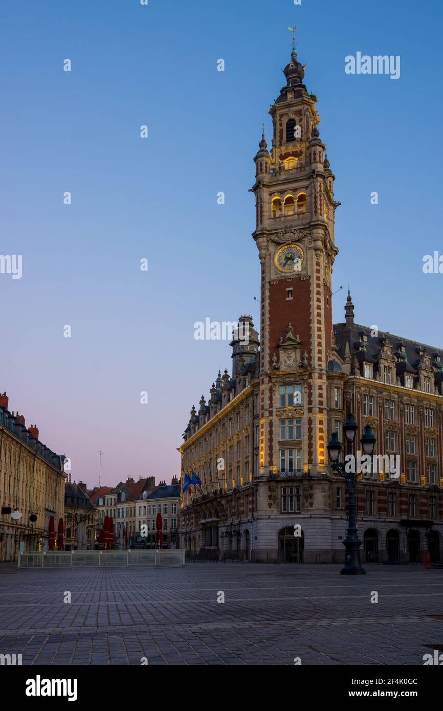 Lille, lever du soleil sur le beffroi, Flandre française Banque D'Images