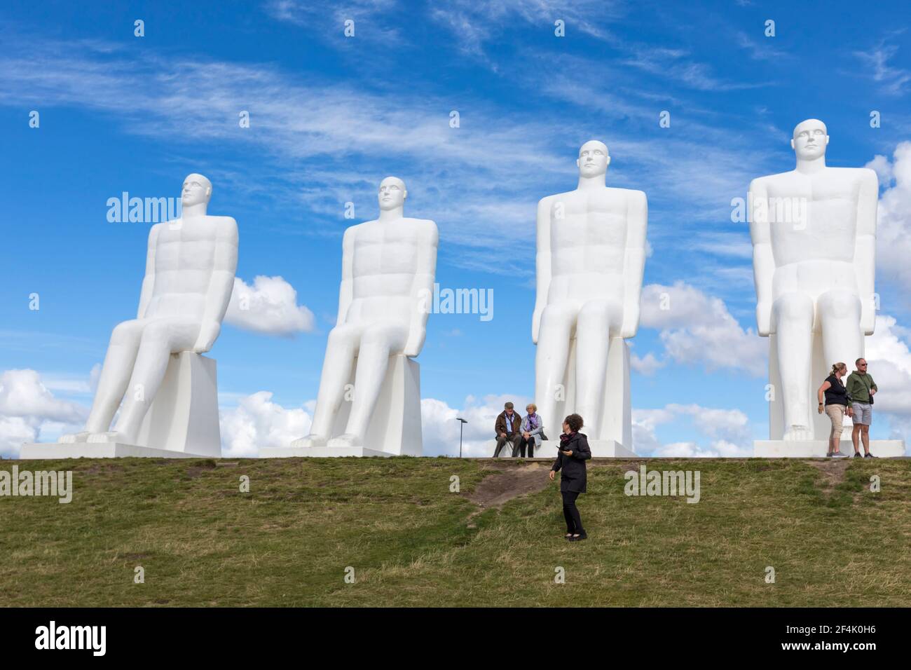 Esbjerg, Danemark - le 27 août 2020 : le colossal scultpure „Men at Sea“ aka „Mennesket ved havet“ par Svend Wiig Hansen sur la rive près de la ville Banque D'Images