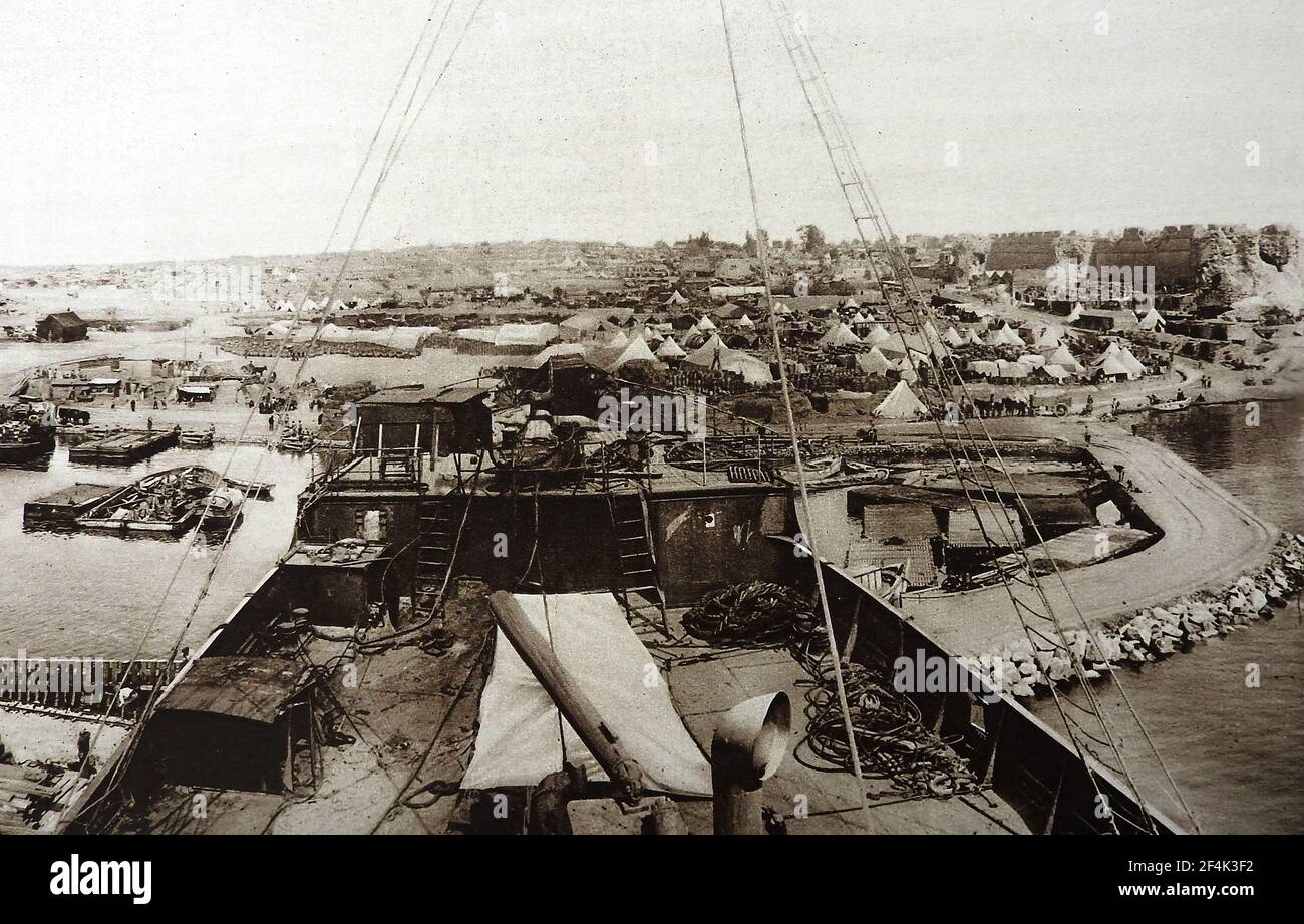 WWI -Sedul Beach, Gallipoli du navire de troupe 'River Clyde' pendant l'occupation et avant l'évacuation. Banque D'Images