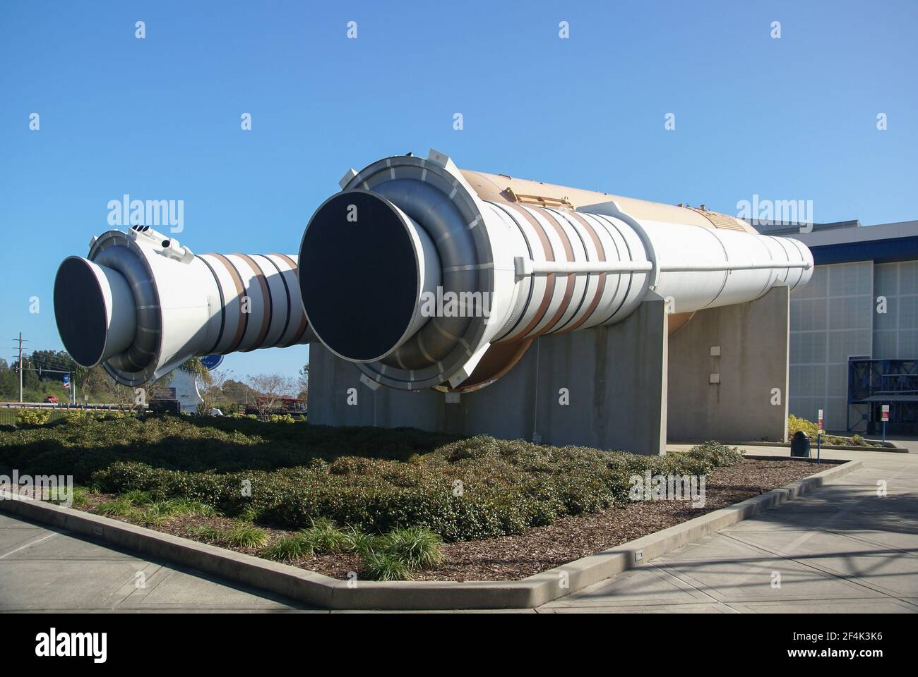 TITUSVILLE, ÉTATS-UNIS - 22 décembre 2009 : moteurs de fusée au complexe d'accueil du John F Kennedy Space Center Banque D'Images