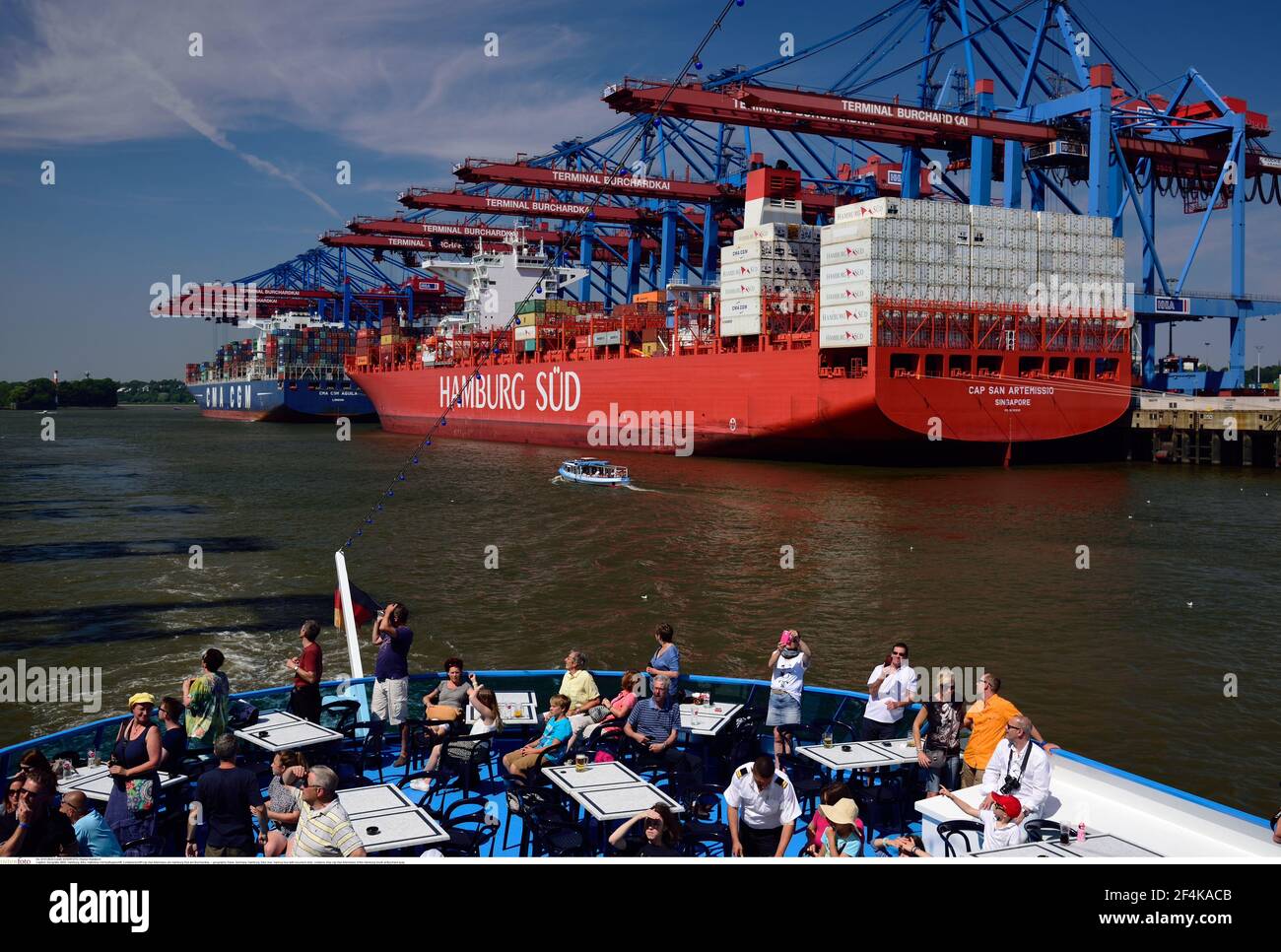 Géographie / voyage, Allemagne, Hambourg, rivière Elbe, visite du port avec bateau d'excursion, Cap bateau à conteneurs, droits supplémentaires-informations-déstockage-non-disponibles Banque D'Images
