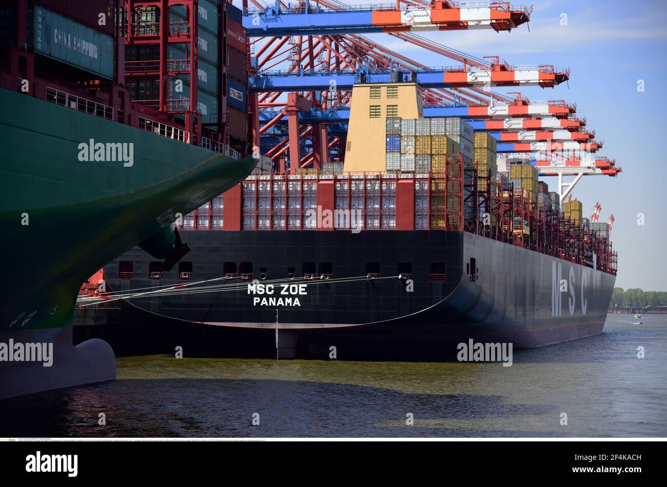 Géographie / Voyage, Allemagne, Hambourg, rivière Elbe, tour du port avec bateau d'excursion, navire à conteneurs MSC, droits supplémentaires-déstockage-Info-non-disponible Banque D'Images