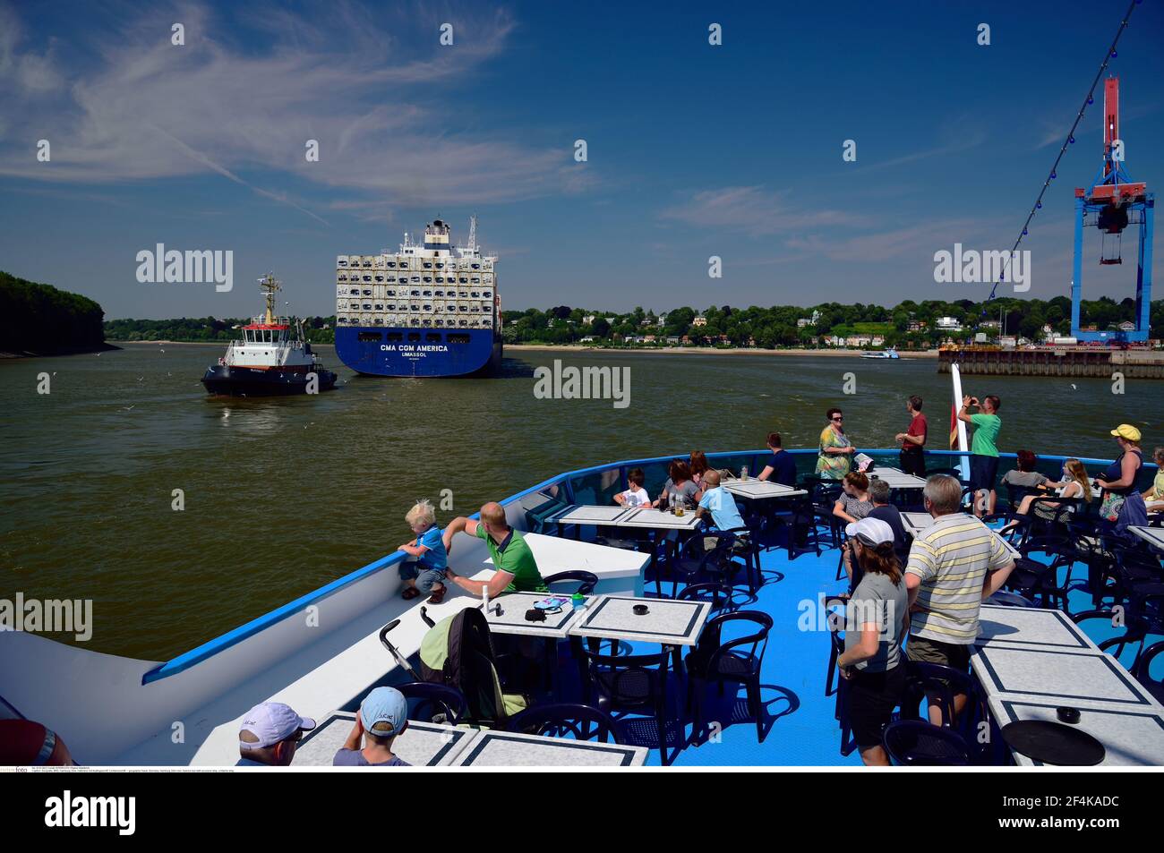 Géographie / Voyage, Allemagne, Hambourg, rivière Elbe, tour du port avec bateau d'excursion, bateau à conteneurs, droits supplémentaires-déstockage-Info-non-disponible Banque D'Images
