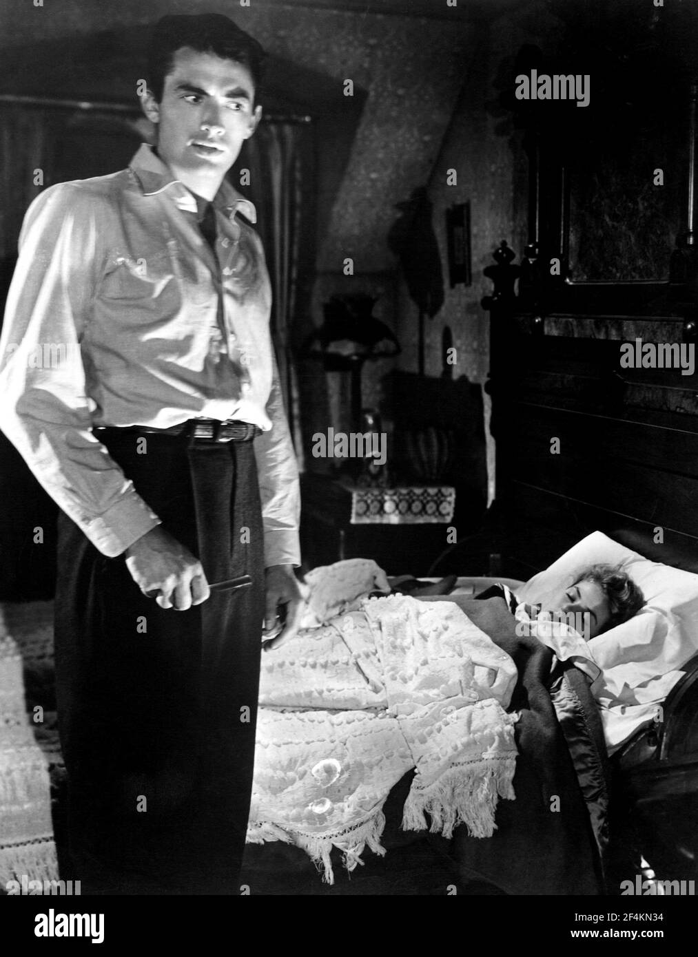 GREGORY PECK et INGRID BERGMAN dans SPELLBOUND (1945), dirigé par ALFRED HITCHCOCK. Credit: Selznick International Pictures/Vanguard films / Album Banque D'Images