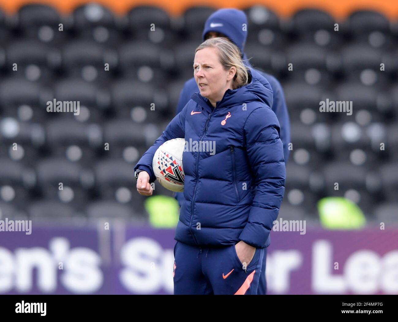 EDGWARE, ANGLETERRE - MARS 21: Rehanne Skinner Manager de Tottenham Hotspur femmes pendant FA Women's Spur League betweenTottenham Hotspur et Bristol ci Banque D'Images