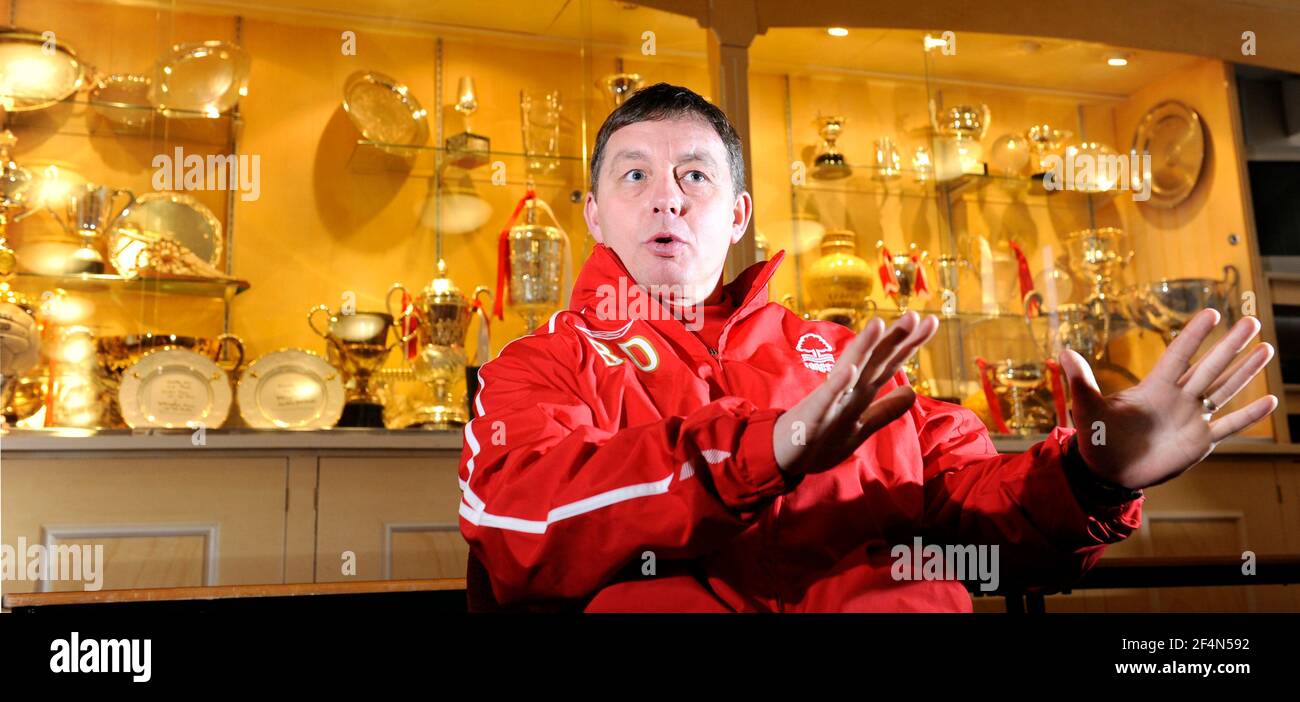 Billy Davies, directeur du club de football de Nottingham Forest dans la salle des trophées. 15/1/2009. PHOTO DAVID ASHDOWN Banque D'Images