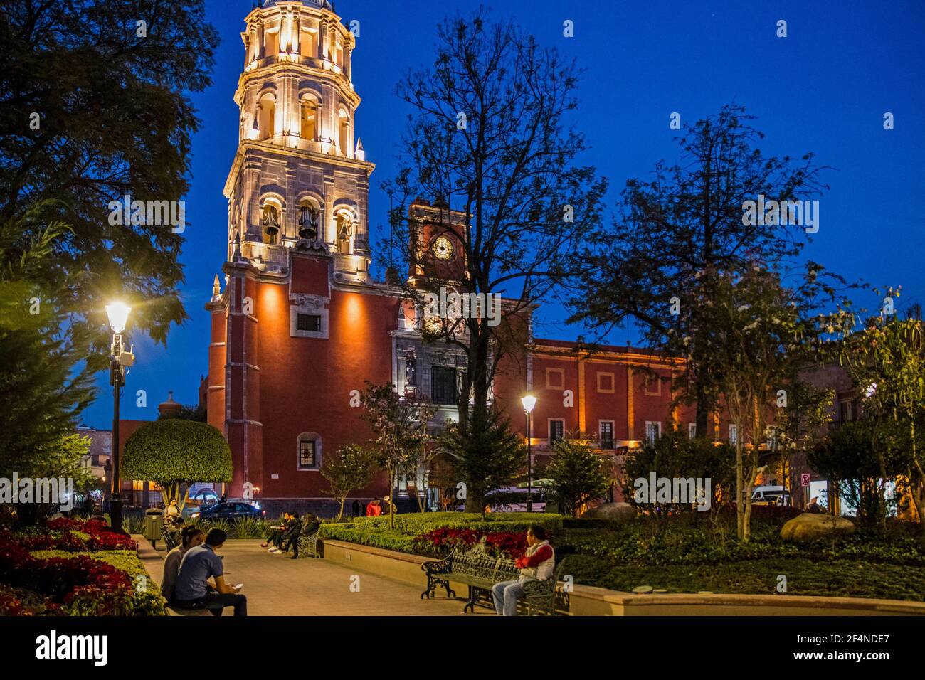 Templo de San Francisco la nuit, église franciscaine dans le centre historique de Querétaro, centre-nord du Mexique Banque D'Images