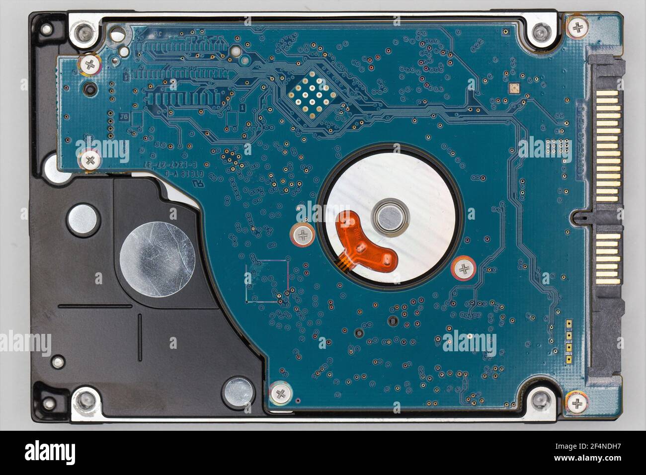 Un disque dur interne d'un ordinateur portable, gros plan. Banque D'Images