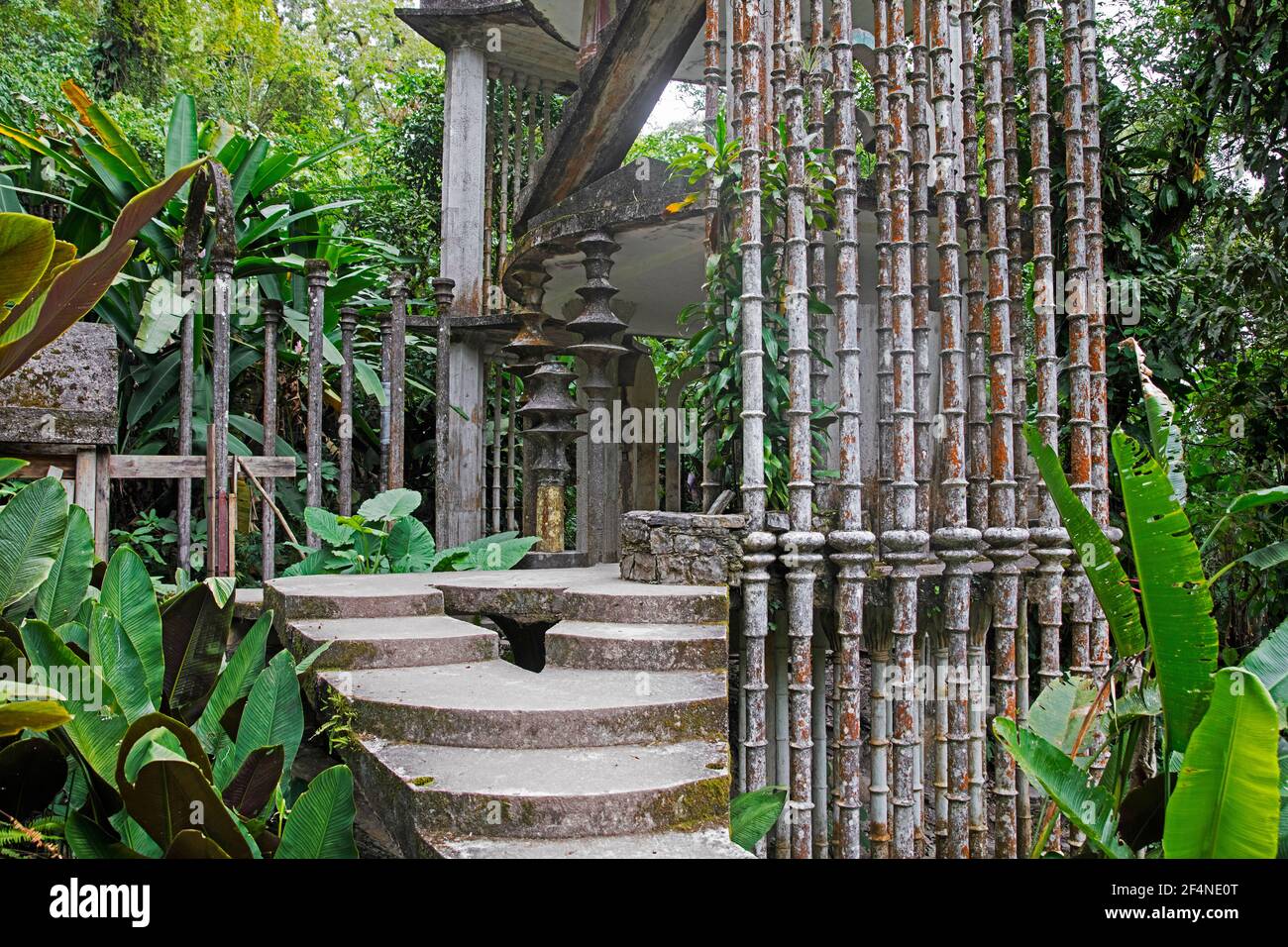 Structure en béton surréaliste créée par Edward James à Las Pozas / les piscines près de Xilitla, San Luis Potosi, région de Huasteca, Mexique Banque D'Images