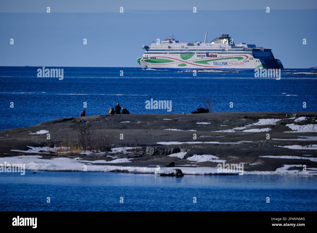 Helsinki / Finlande - 22 MARS 2021 : RORO-ferry Megastar exploité par Tallink en quittant le port d'Helsinki en direction de Tallinn. Banque D'Images