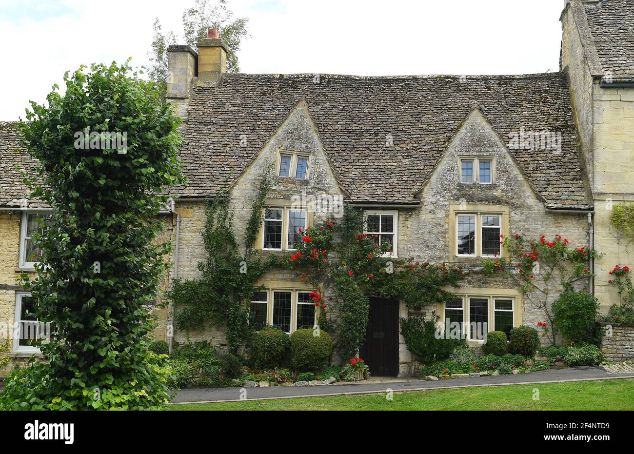 Burford Cotswolds Oxfordshire Angleterre Royaume-Uni Grande-Bretagne Cotswold village cottage en pierre PHOTO DE SAM BAGNALL Banque D'Images
