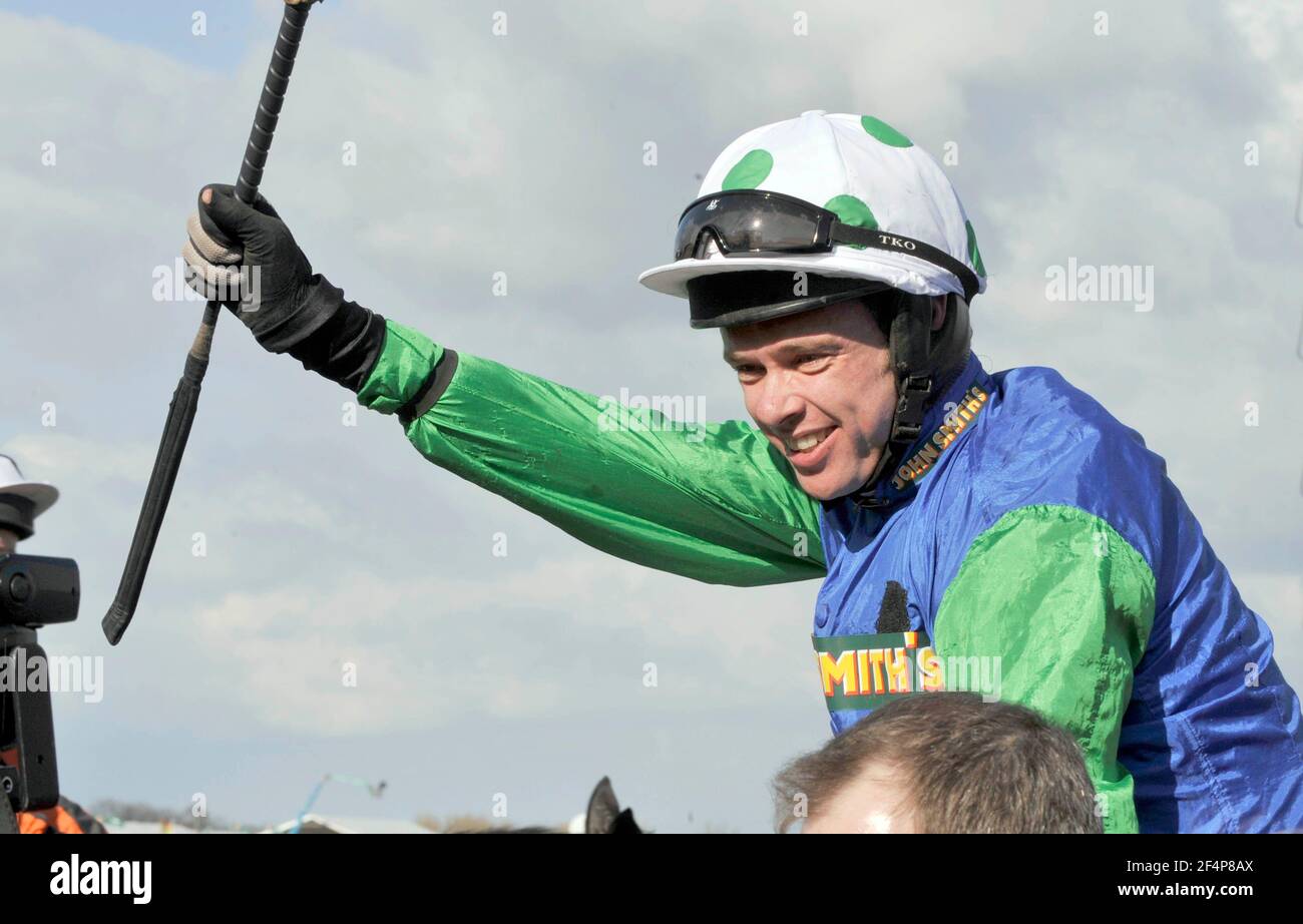 COURSE DE LA GRANDE NATIONALE D'AINTREE JOHN SMITH. TIMMY MURPHY SUR SE CONFORMER OU MOURIR APRÈS AVOIR GAGNÉ. 5/4/2008. PHOTO DAVID ASHDOWN Banque D'Images