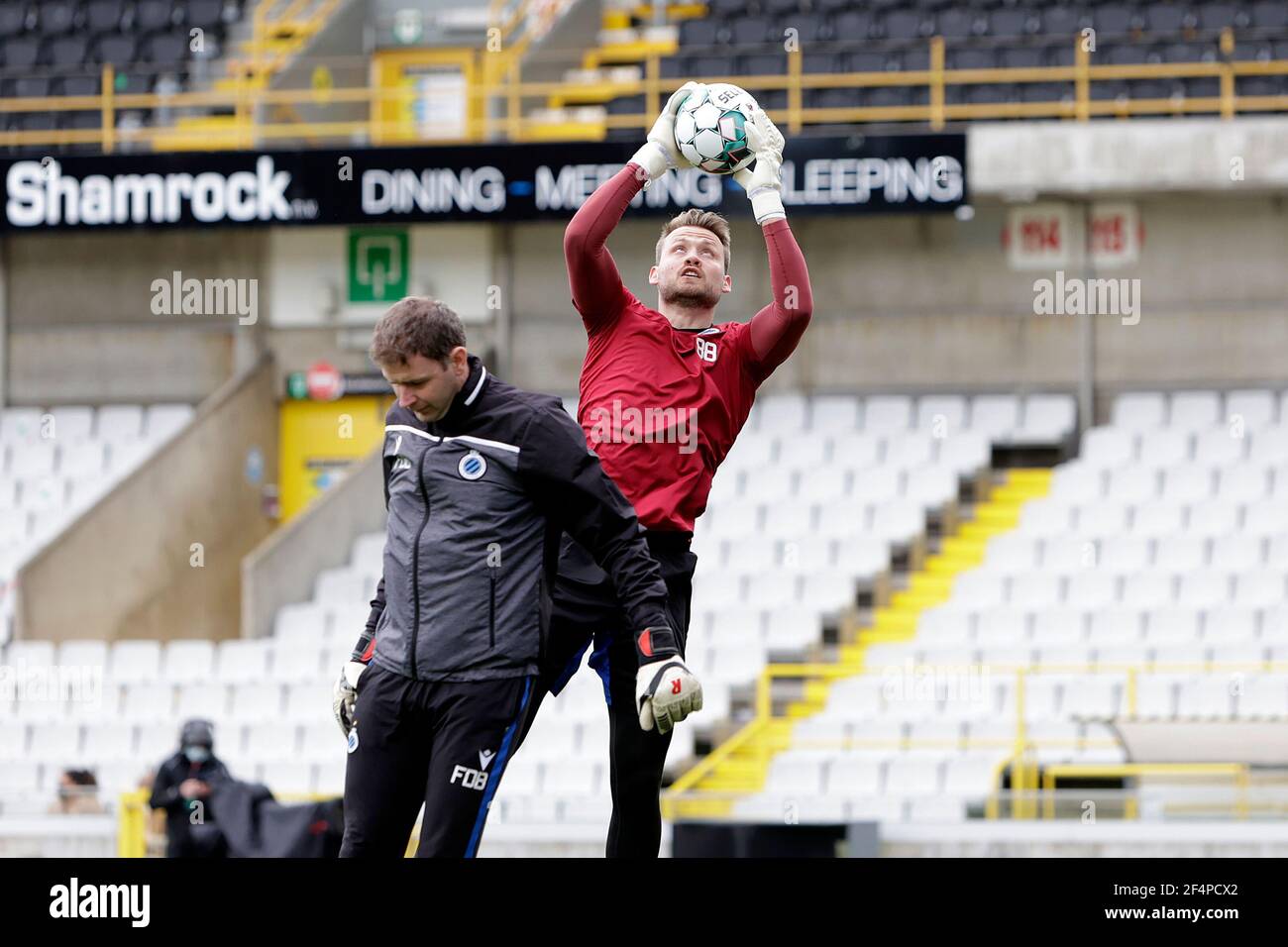 BRUGES, BELGIQUE - 21 MARS : gardien de but Simon Mignolet du Club ...