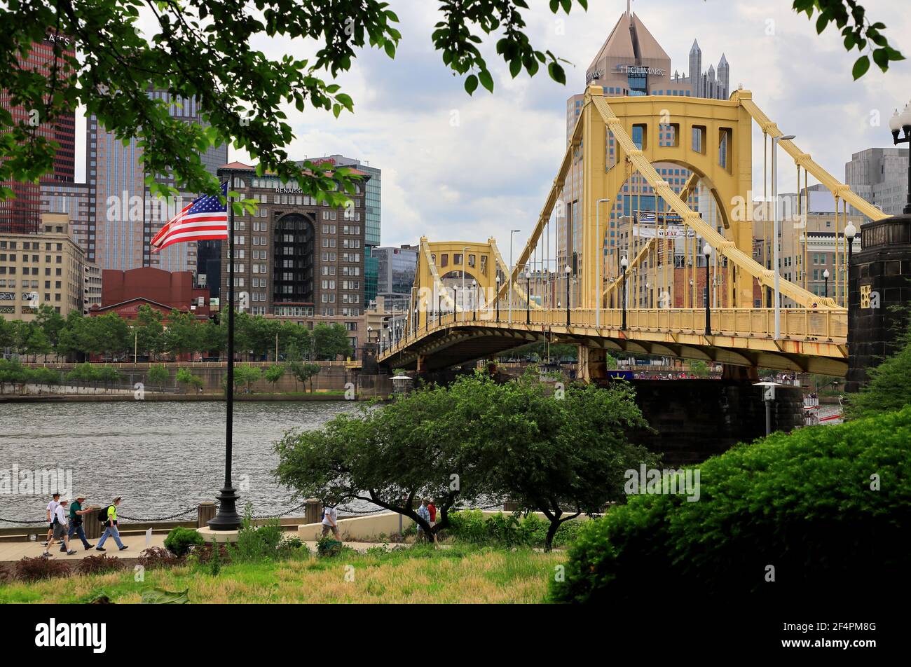 Andy Warhol Bridge avec le centre-ville de Pittsburgh en arrière-plan.Pittsburgh.Pennsylvania.USA Banque D'Images