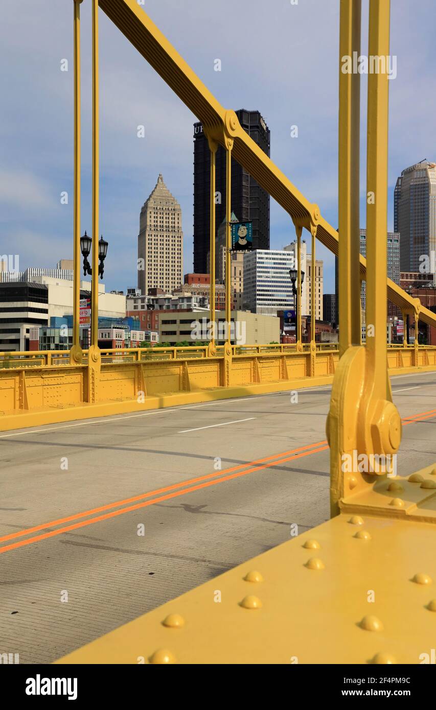 Pont Andy Warhol alias Seventh Street Bridge avec vue Du centre-ville de Pittsburgh en arrière-plan.Pittsburgh.Pennsylvania.USA Banque D'Images