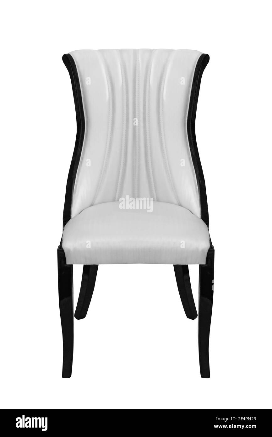 Chaise en bois avec coussin en cuir blanc isolé sur blanc, travailler avec le chemin d'écrêtage. Banque D'Images