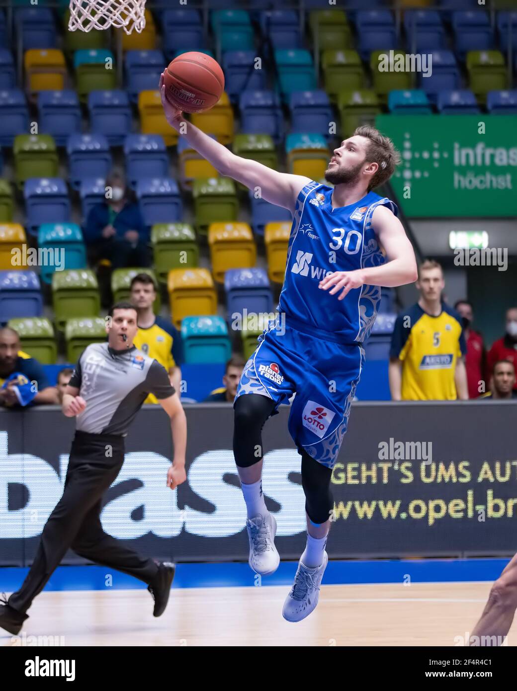 21 mars 2021, Hessen, Francfort-sur-le-main : Jon Axel Gudmundsson (Fraport Skyliners, 30). Match de basket-ball de l'easyCredit BBL entre les Fraport Skyliners et Alba Berlin le 21 mars 2021 au Fraport Arena de Francfort-sur-le-main. Photo: Jürgen Kessler/dpa Banque D'Images