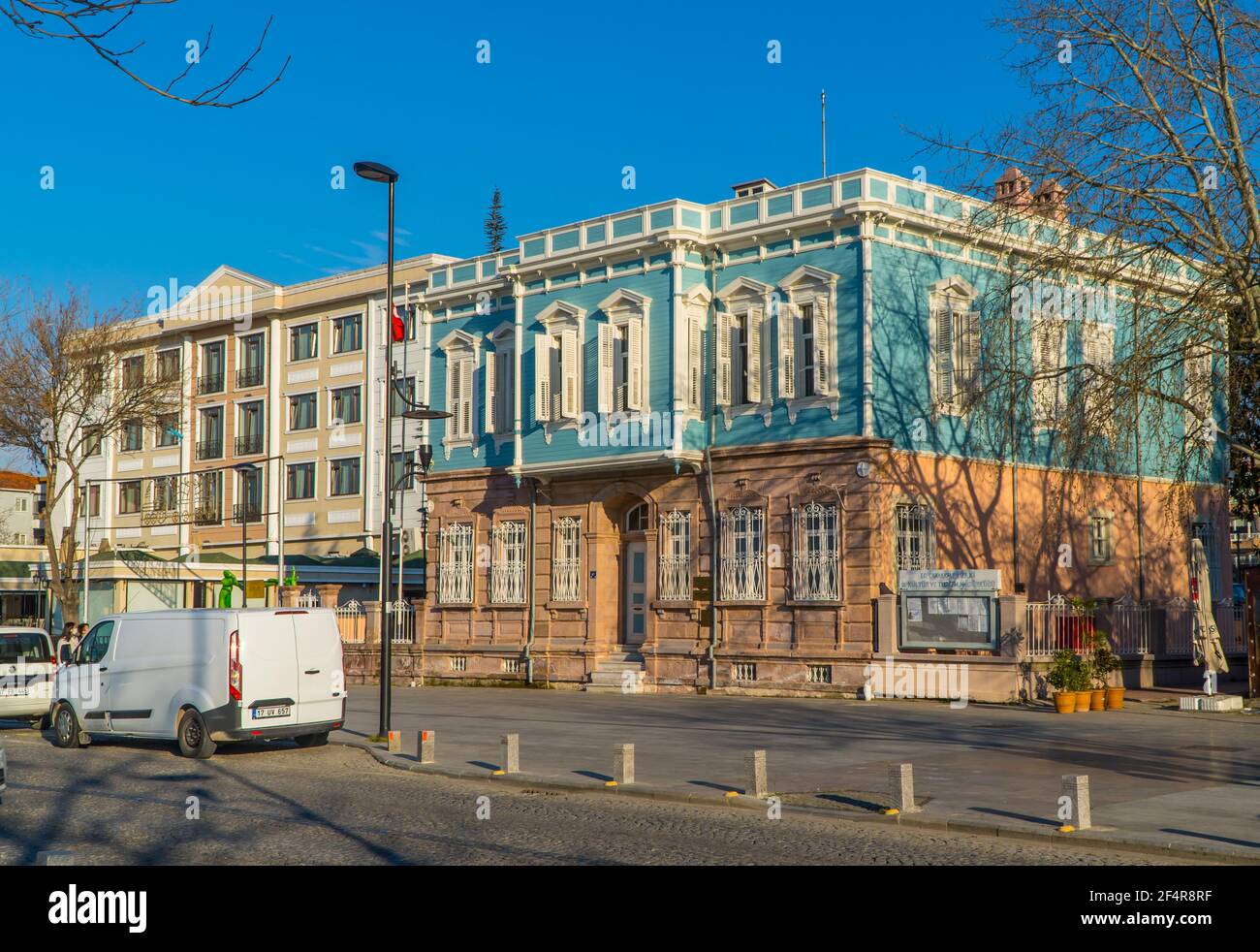 Photographie de rue de bâtiments dans le centre de Canakkale, Turquie Banque D'Images