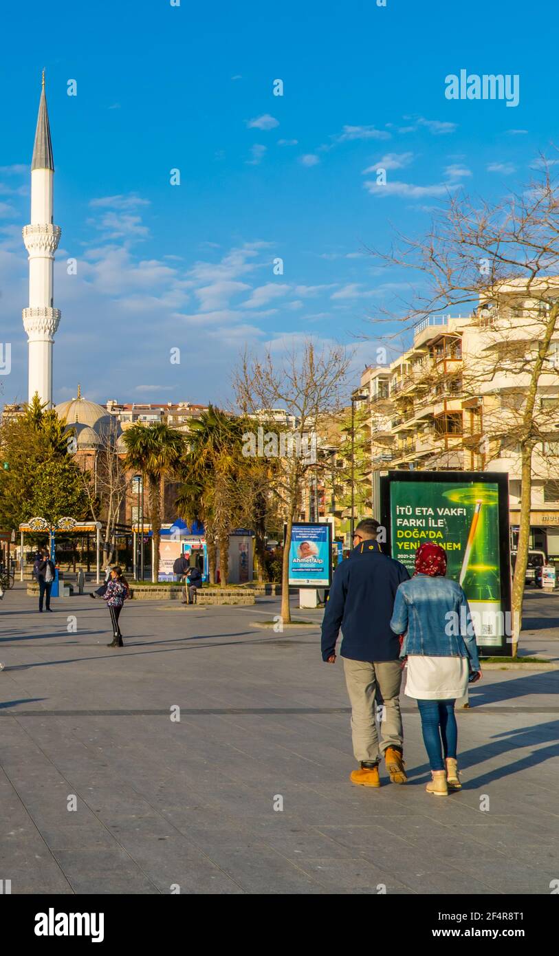 Photographie de rue de bâtiments dans le centre de Canakkale, Turquie Banque D'Images