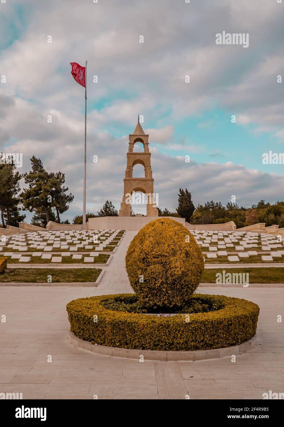 Gallipoli, Turquie - 2 juin 2021 - une vue sur les tombes des soldats de la campagne de Gallipoli ottomane de la Seconde Guerre mondiale sur la péninsule de Gallipoli (Gelibolu) à Turk Banque D'Images