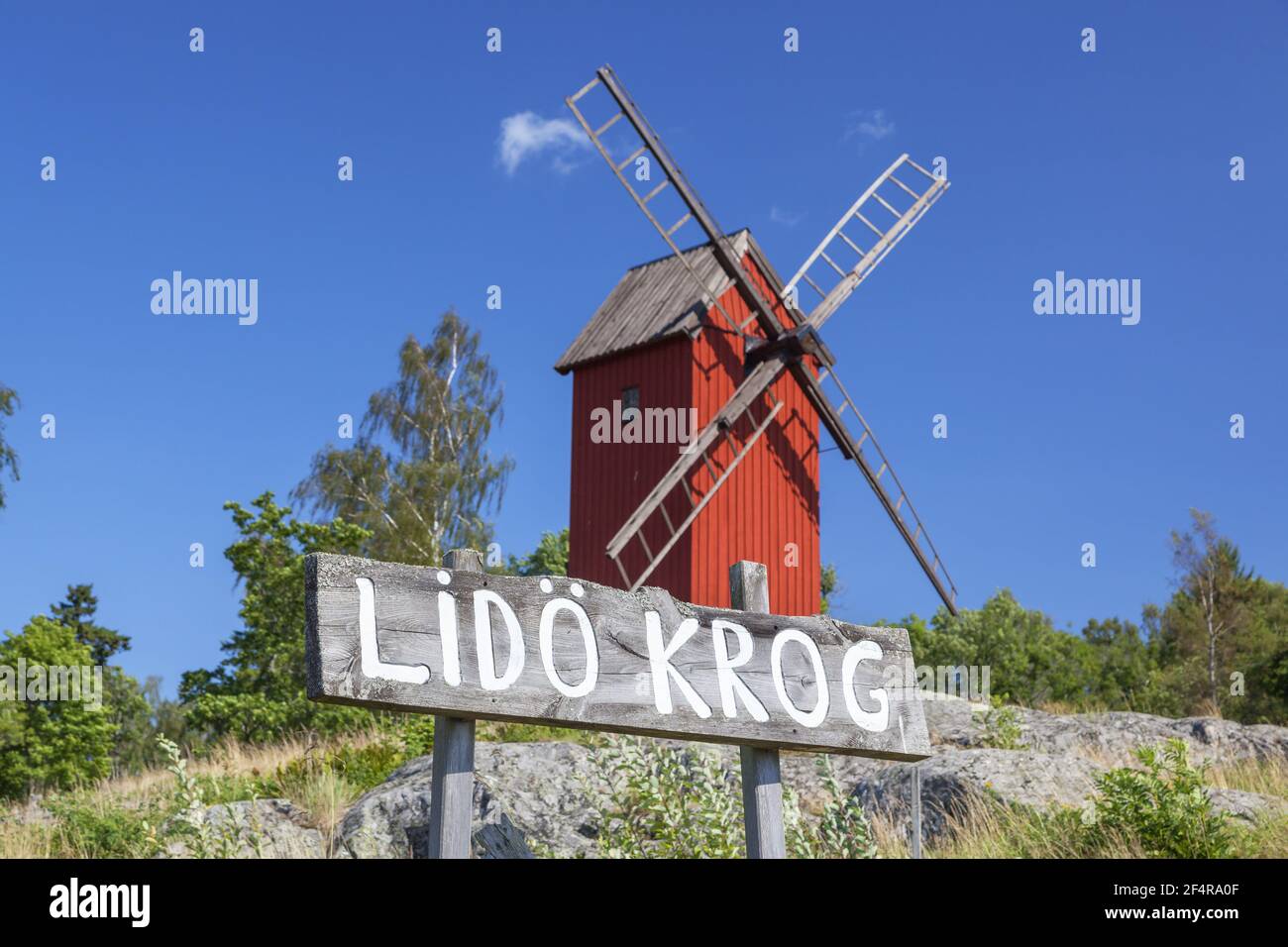 Géographie / Voyage, Suède, Stockholm laen, Stockholm skaergård, moulin rouge de poste en face du Lido Kr, droits-supplémentaires-autorisations-Info-non-disponible Banque D'Images