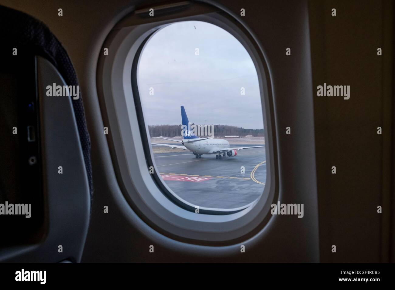 Aéroport d'Arlanda vu de la fenêtre d'avion. Banque D'Images