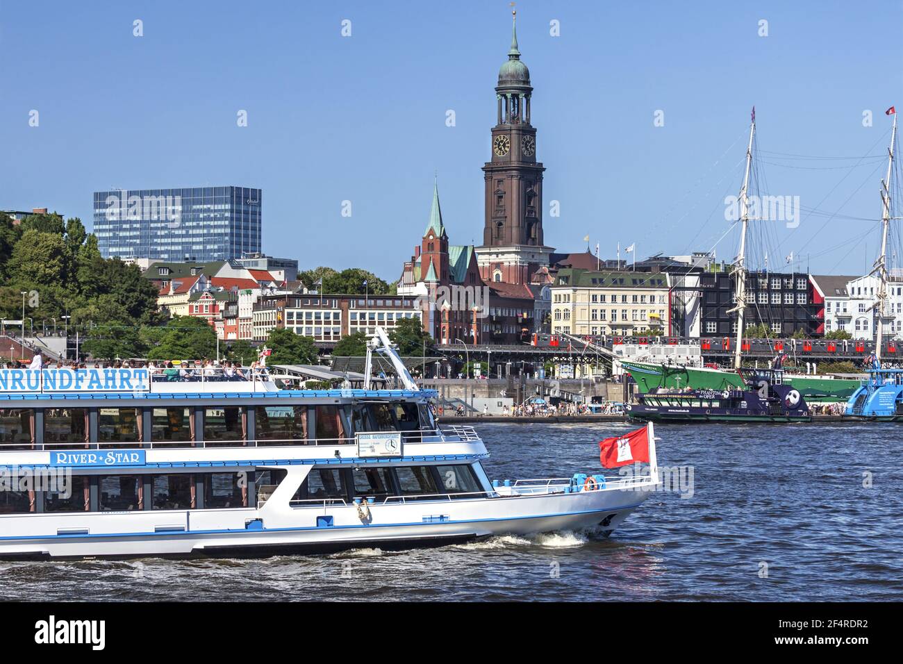 Géographie / Voyage, Allemagne, Hambourg, Hambourg Steinwerder, navire de passagers dans le port de Hambourg près, Additional-Rights-Clearance-Info-not-available Banque D'Images