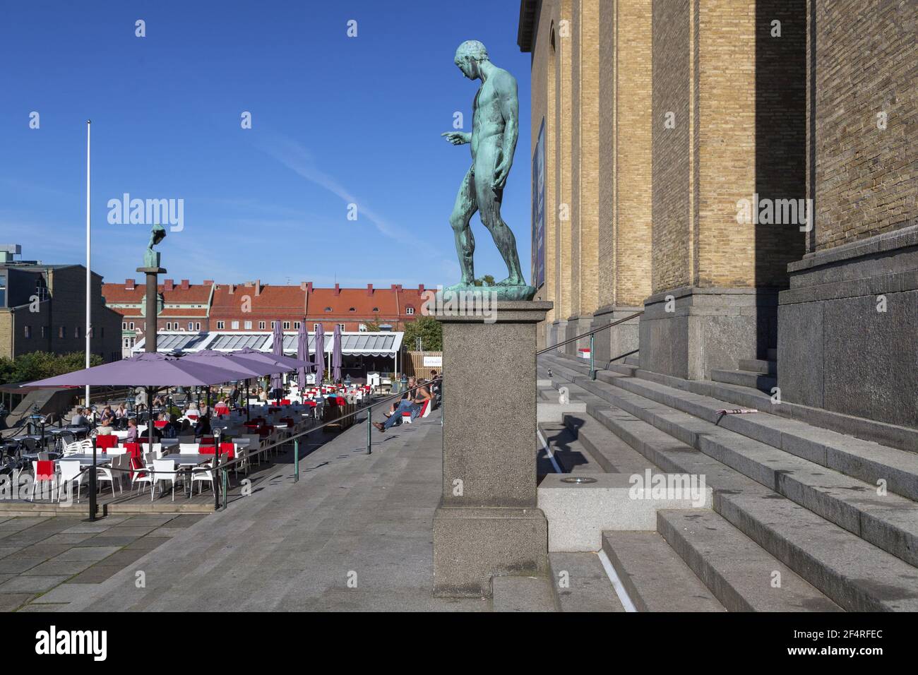 Géographie / Voyage, Suède, Vaestra Goetalands laen, Göteborg, statue en face du musée d'art sur , Additional-Rights-Clearance-Info-not-available Banque D'Images