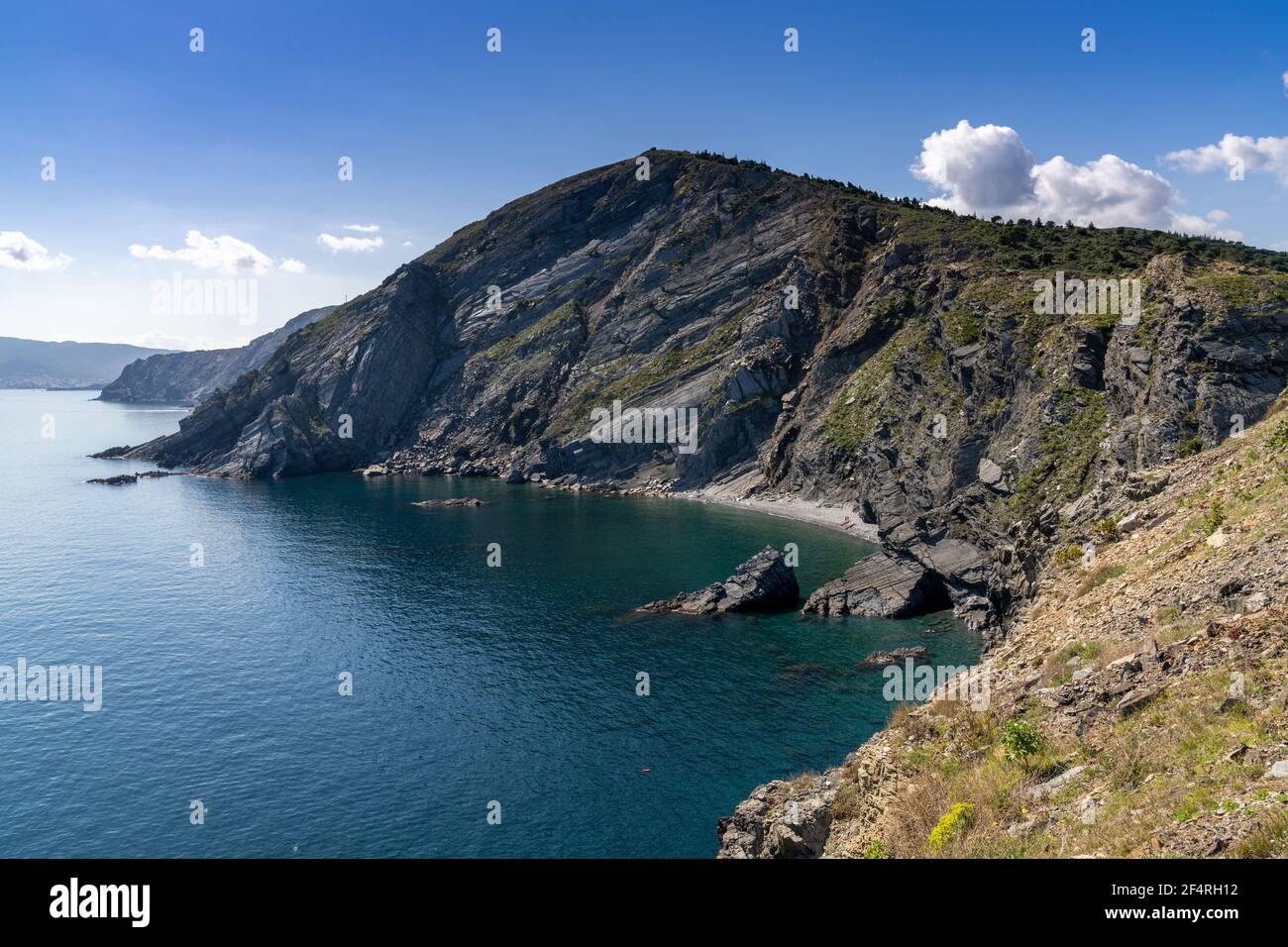 Une vue sur le paysage côtier de la belle côte montagneuse de La région du Cap Cerbere en France Banque D'Images
