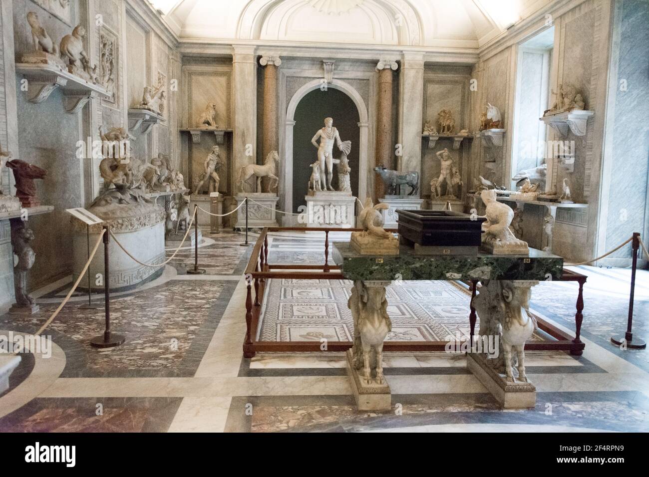 Rome, Italie - 06 octobre 2018 : salle des animaux au musée Pio Clementino, qui abrite des sculptures animales, le Vatican Banque D'Images