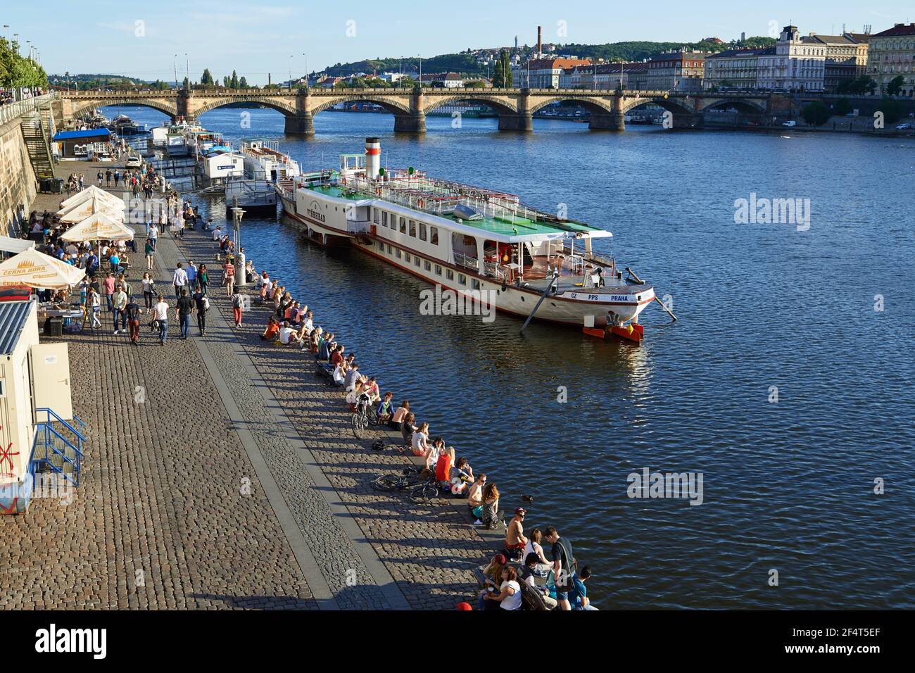Géographie / Voyage, Tchéquie, Prague, au bord de la Vltava, Additional-Rights-Clearance-Info-non-disponible Banque D'Images
